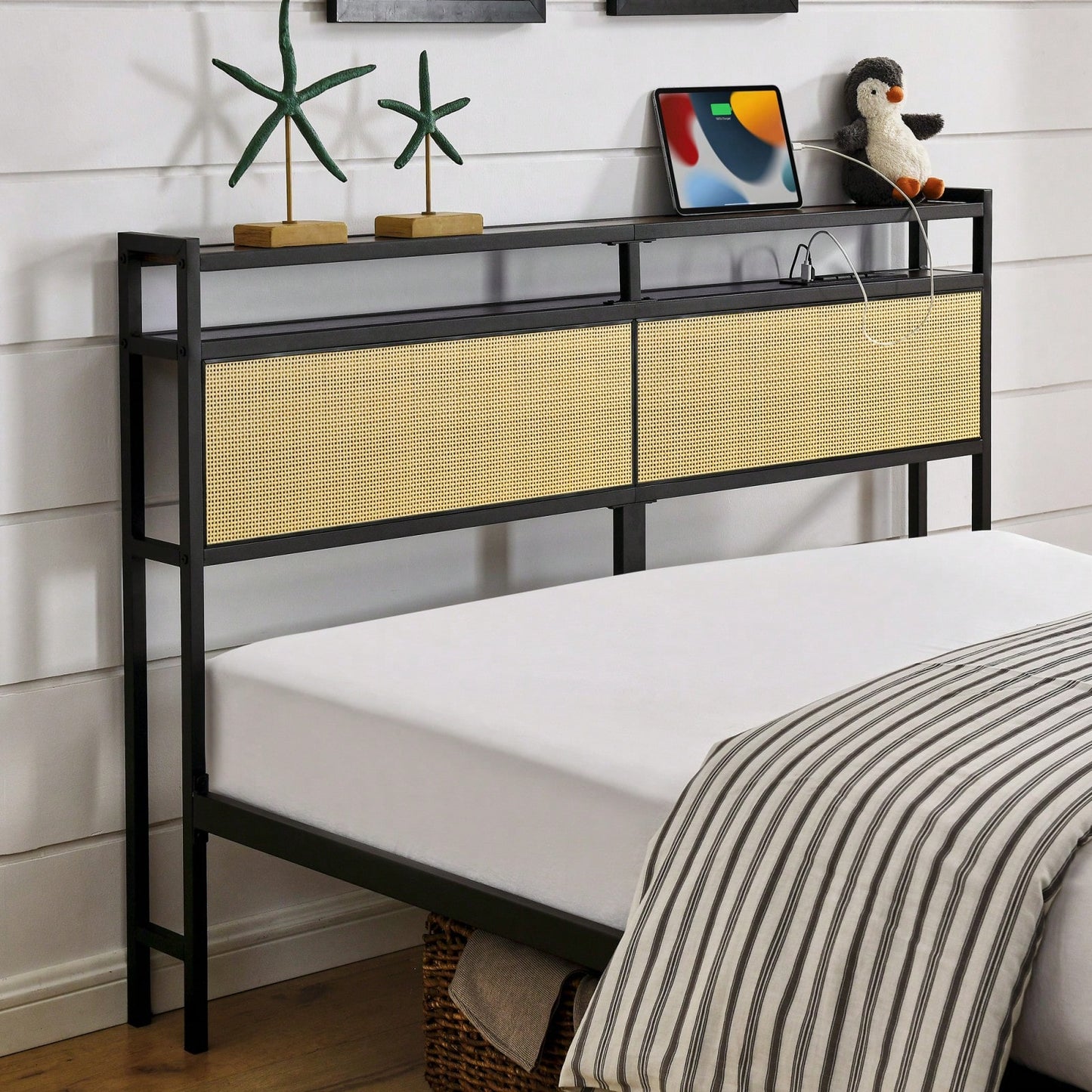 Stylish Wrought Iron Bed Frame With USB Charging Port And Lamp, Durable Metal Platform Bed For Twin Full Double Size