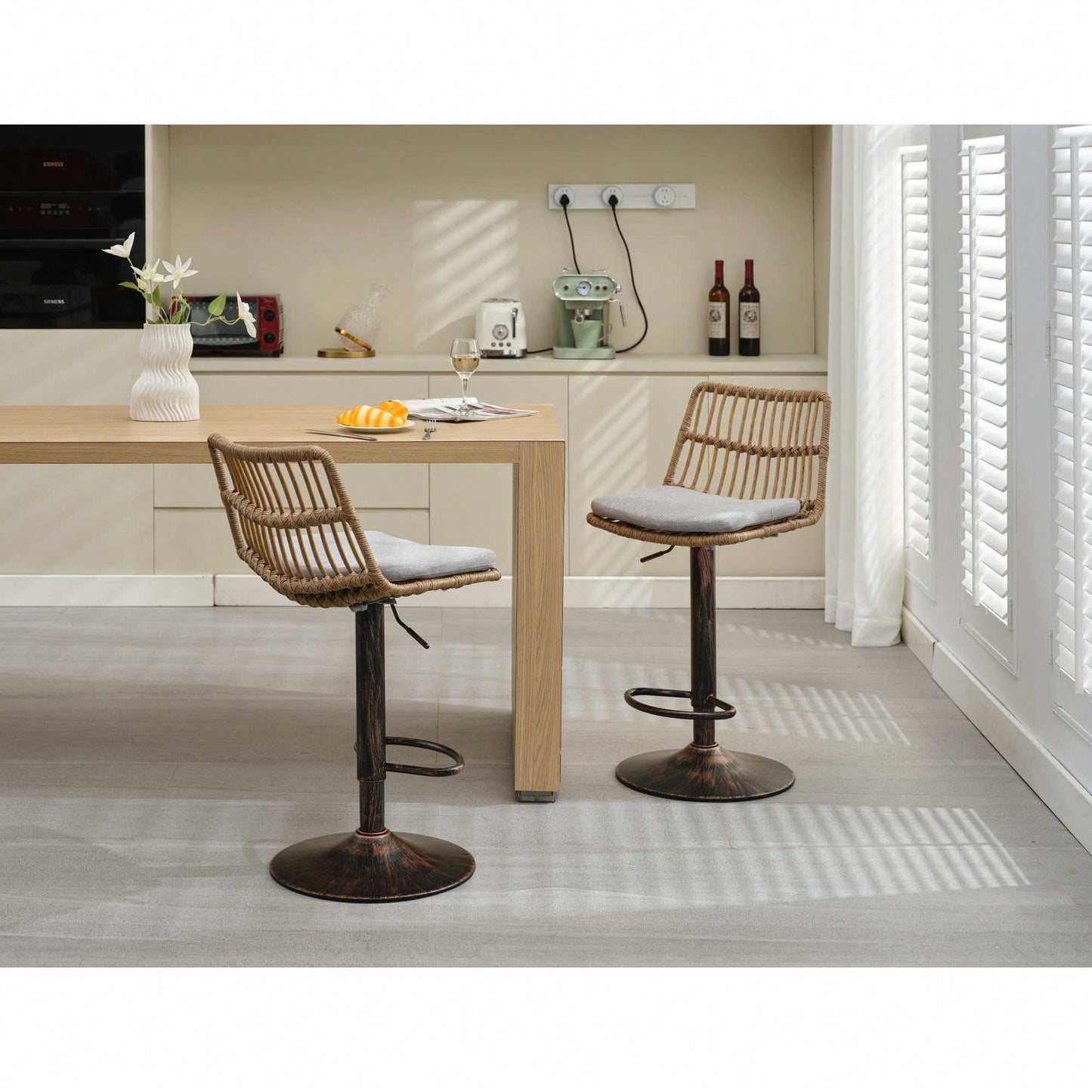 Set Of 2 Swivel Rattan Bar Stools - Stylish Counter Height Chairs With Footrest For Kitchen And Dining Room
