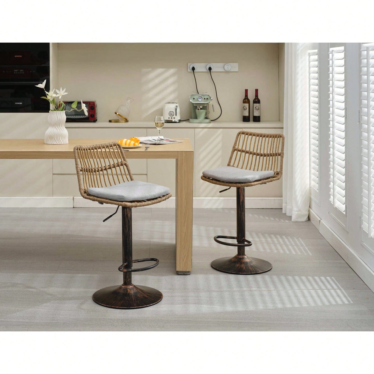 Set Of 2 Swivel Rattan Bar Stools - Stylish Counter Height Chairs With Footrest For Kitchen And Dining Room