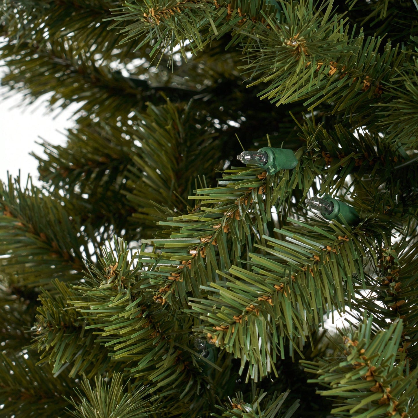 Stunning 7' Hinged Artificial Christmas Tree With 500 Lights - 48" Diameter, 1110 Tips For A Festive Touch