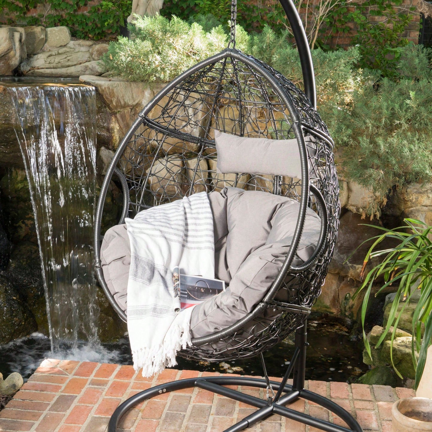 Stylish Grey Hanging Basket For Indoor And Outdoor Use – Versatile Planter For Flowers And Plants (Stand Not Included)