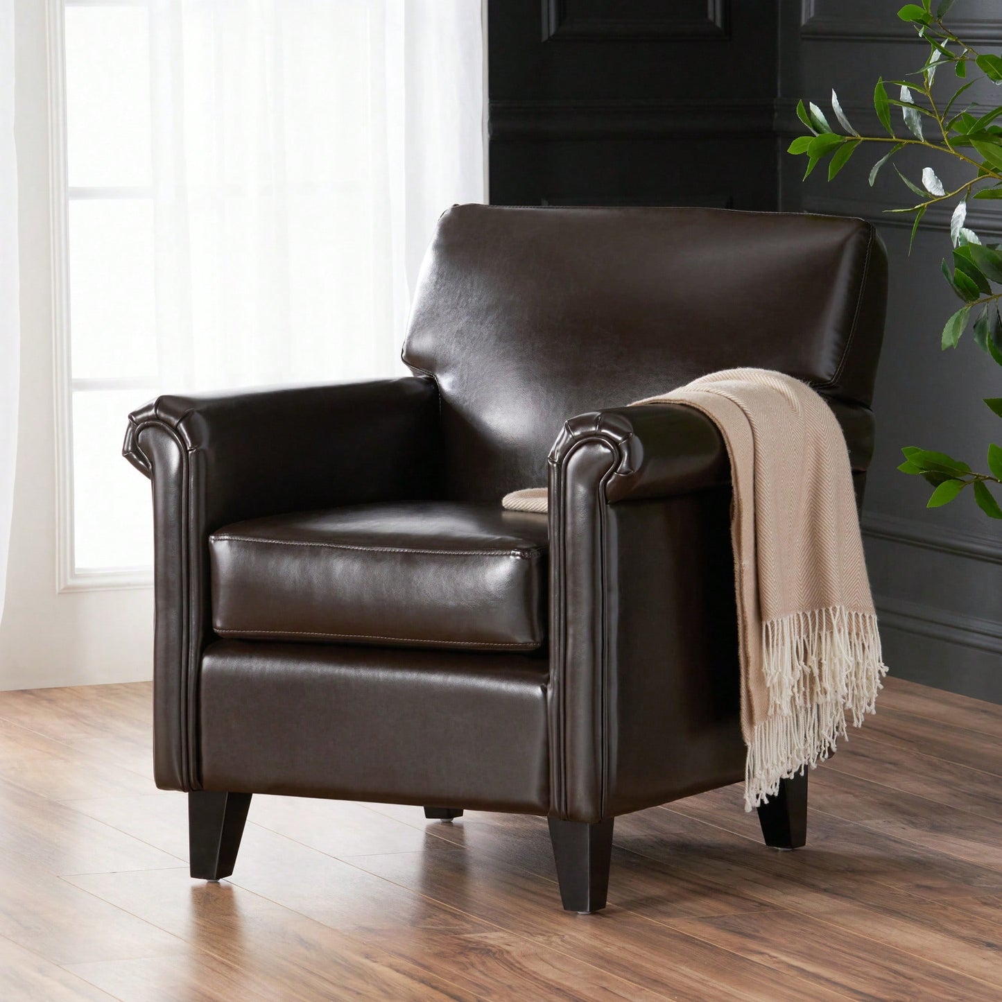 Elegant Vintage-Inspired Club Chair For Stylish Living Spaces