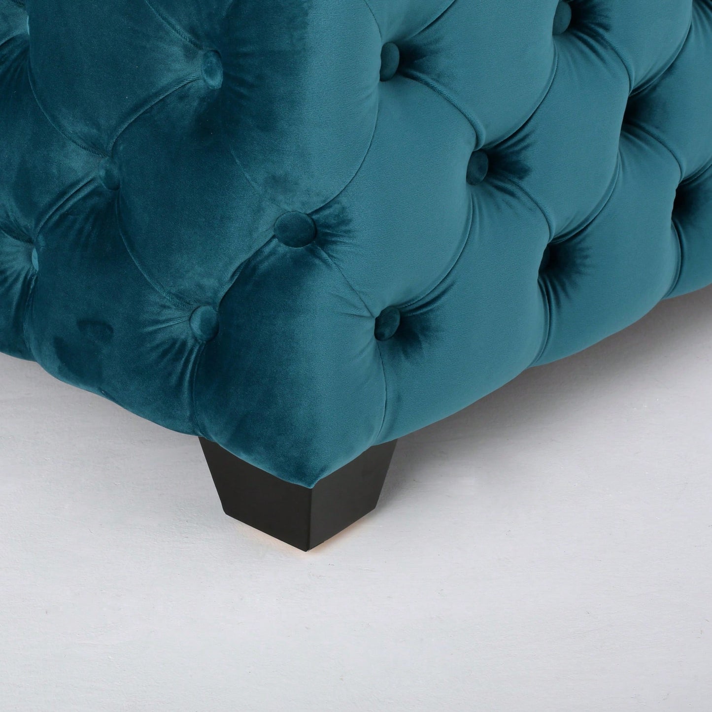 Stylish Modern  Ottoman For Living Room, Bedroom, Or Office - Versatile Footrest And Seat With Soft Velvet Fabric
