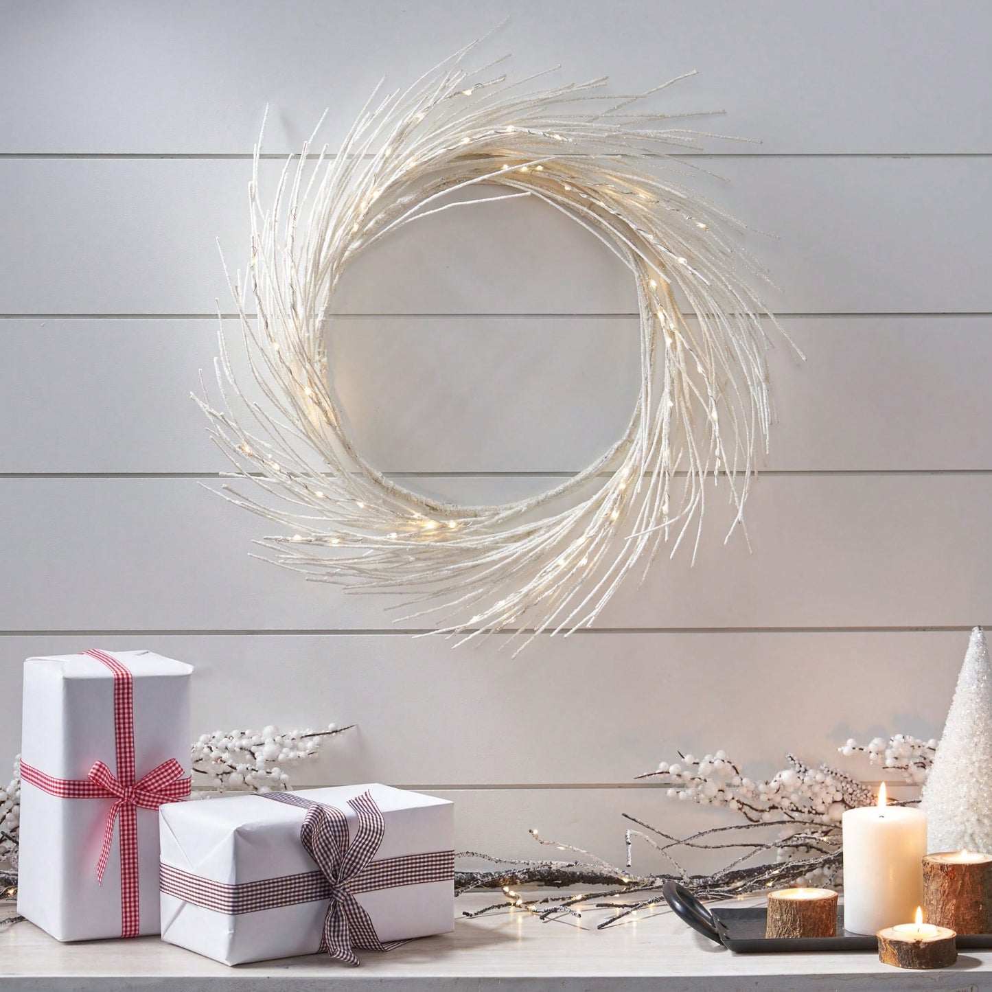 24-Inch Illuminated Paper Wreath With Battery-Operated LED Lights For Enchanting Holiday Decor
