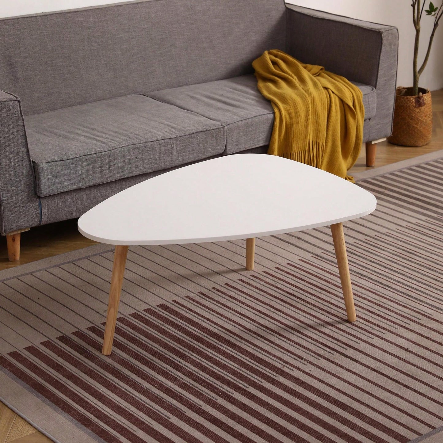 Elegant Egg-Shaped Coffee Table For Modern Living Spaces - Stylish And Unique Design
