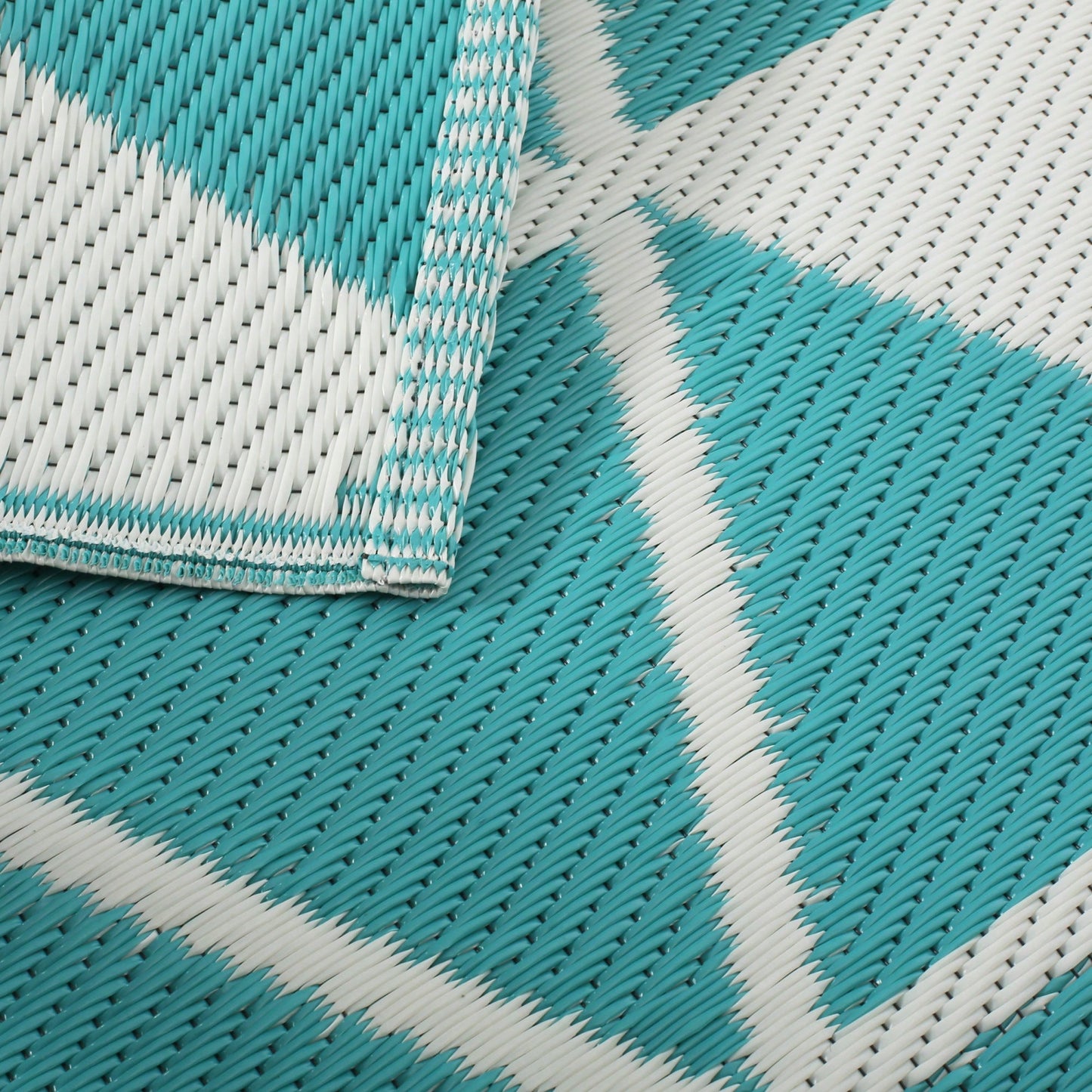 Herringbone Pattern 4x6 Inch Polypropylene Area Rug For Indoor And Outdoor Use