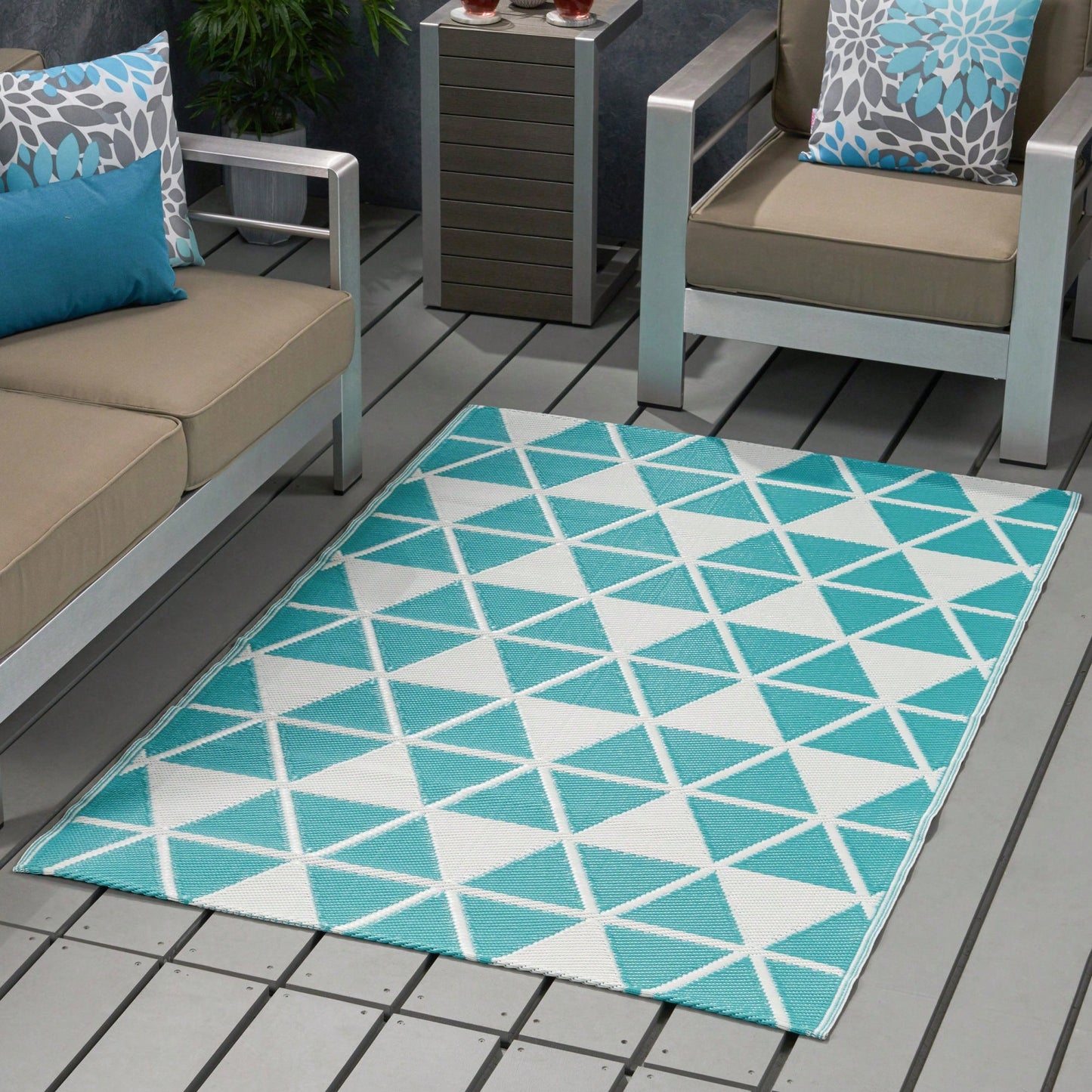 Herringbone Pattern 4x6 Inch Polypropylene Area Rug For Indoor And Outdoor Use