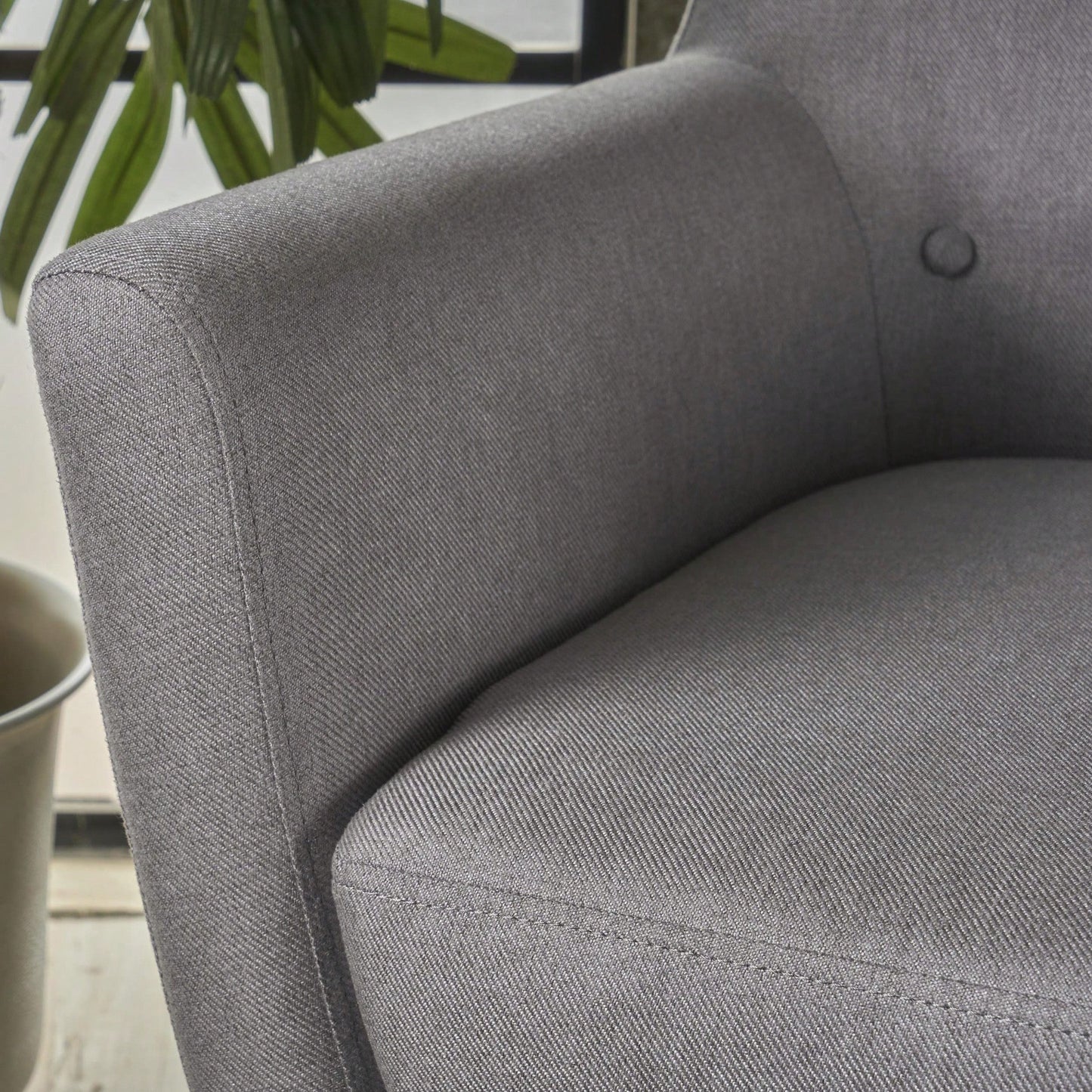 Elegant Modern Club Chair For Stylish Living Room Decor