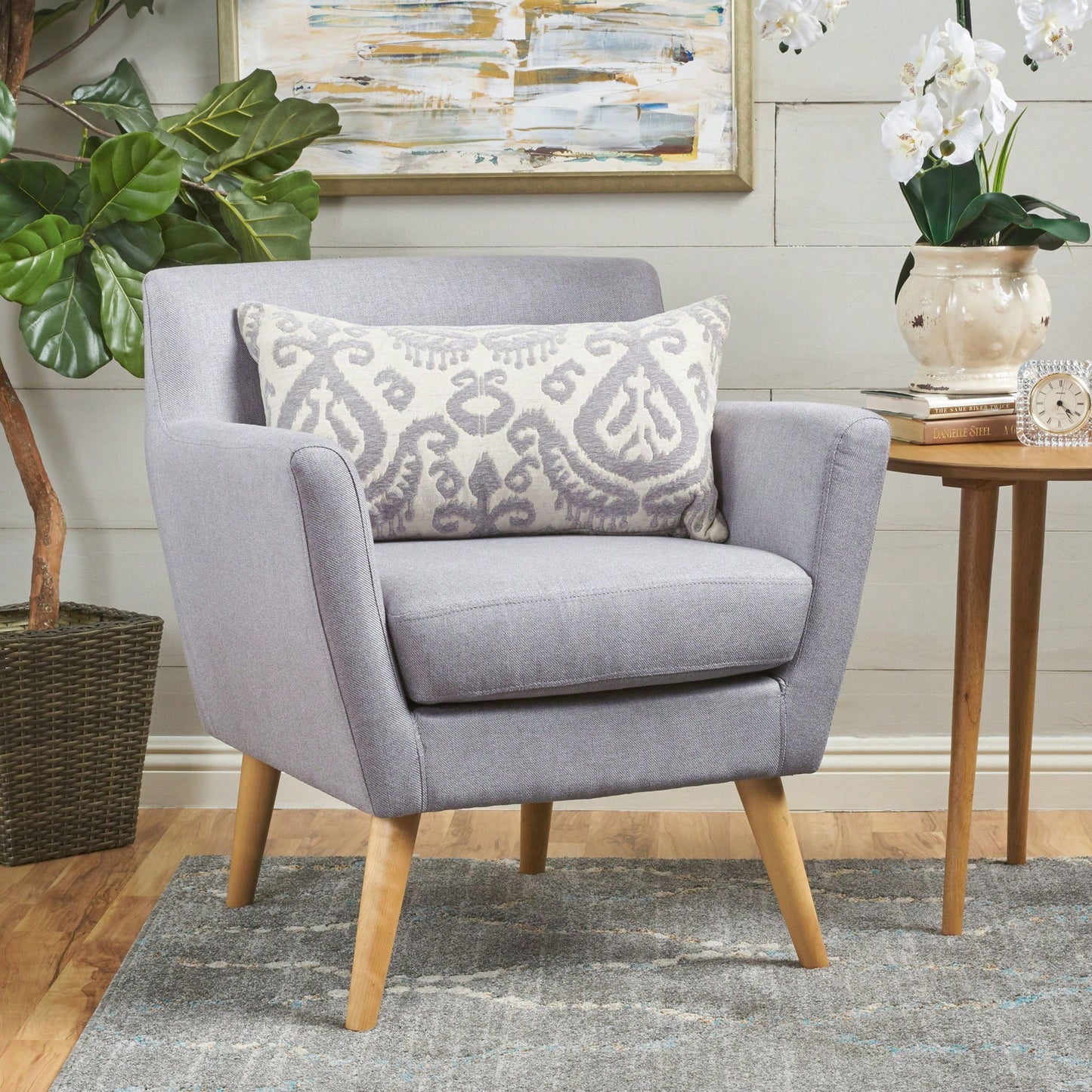 Elegant Modern Club Chair For Stylish Living Room Decor