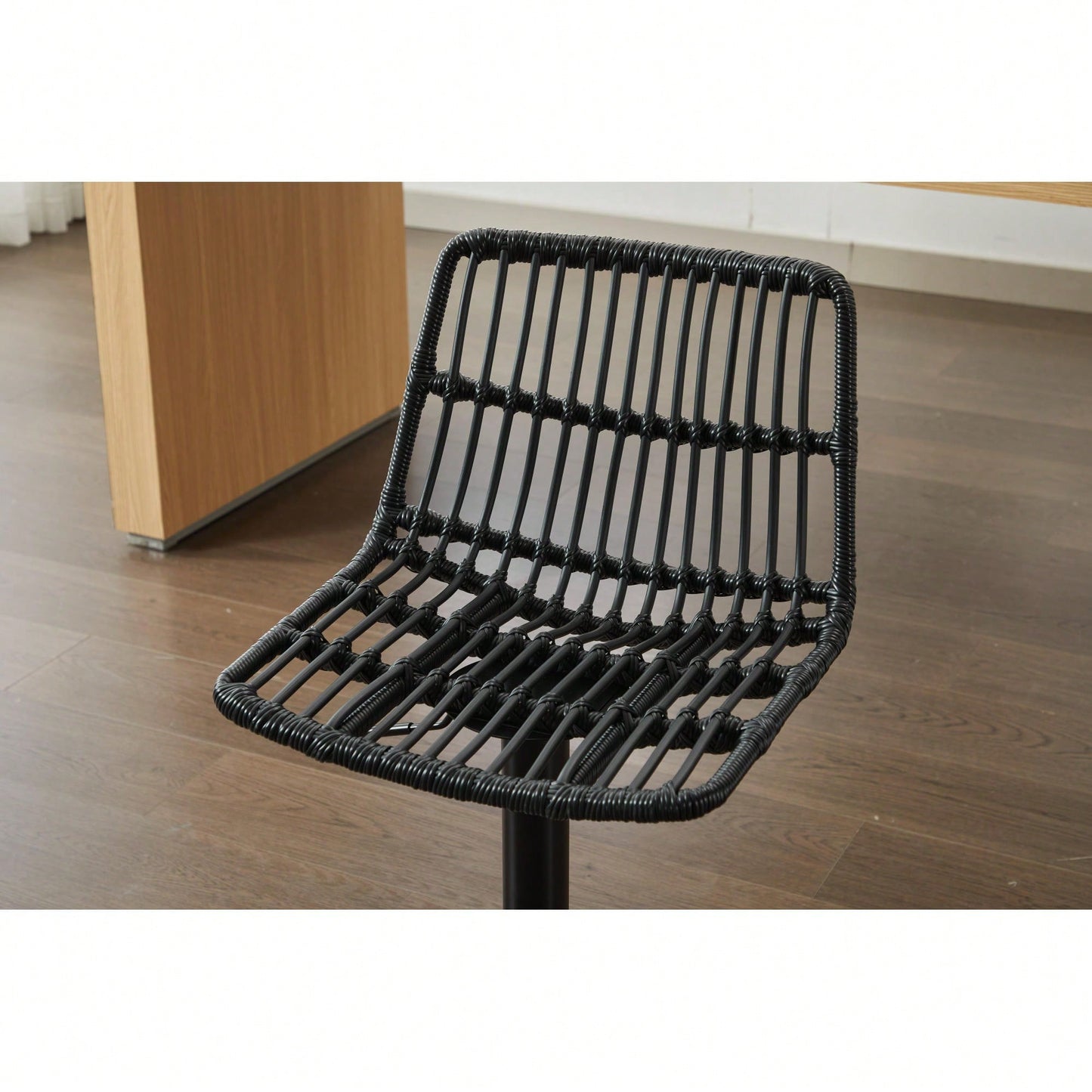 Set Of 2 360 Swivel Rattan Bar Stools With Footrest For Kitchen And Dining Room Counter Height Seating