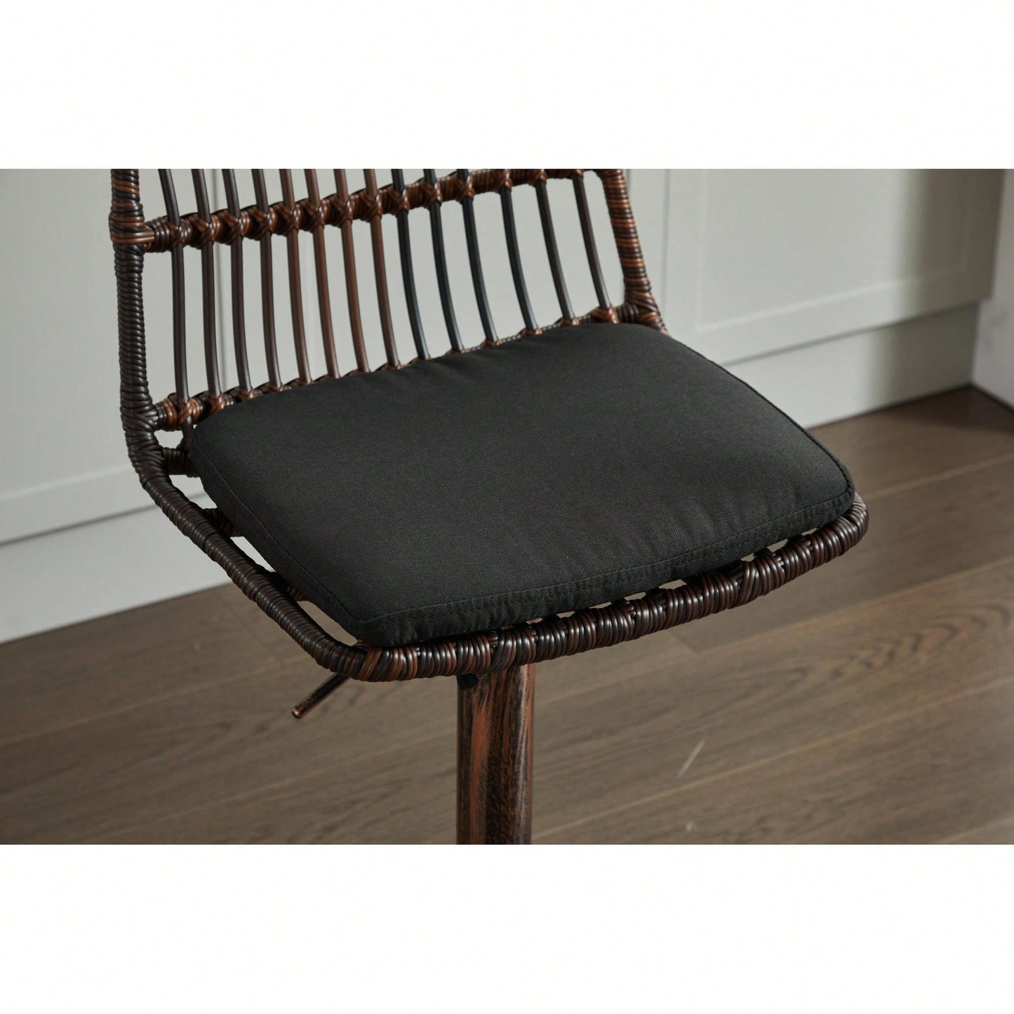 Set Of 2 360 Swivel Rattan Bar Stools With Footrest For Kitchen And Dining Room Counter Height Seating