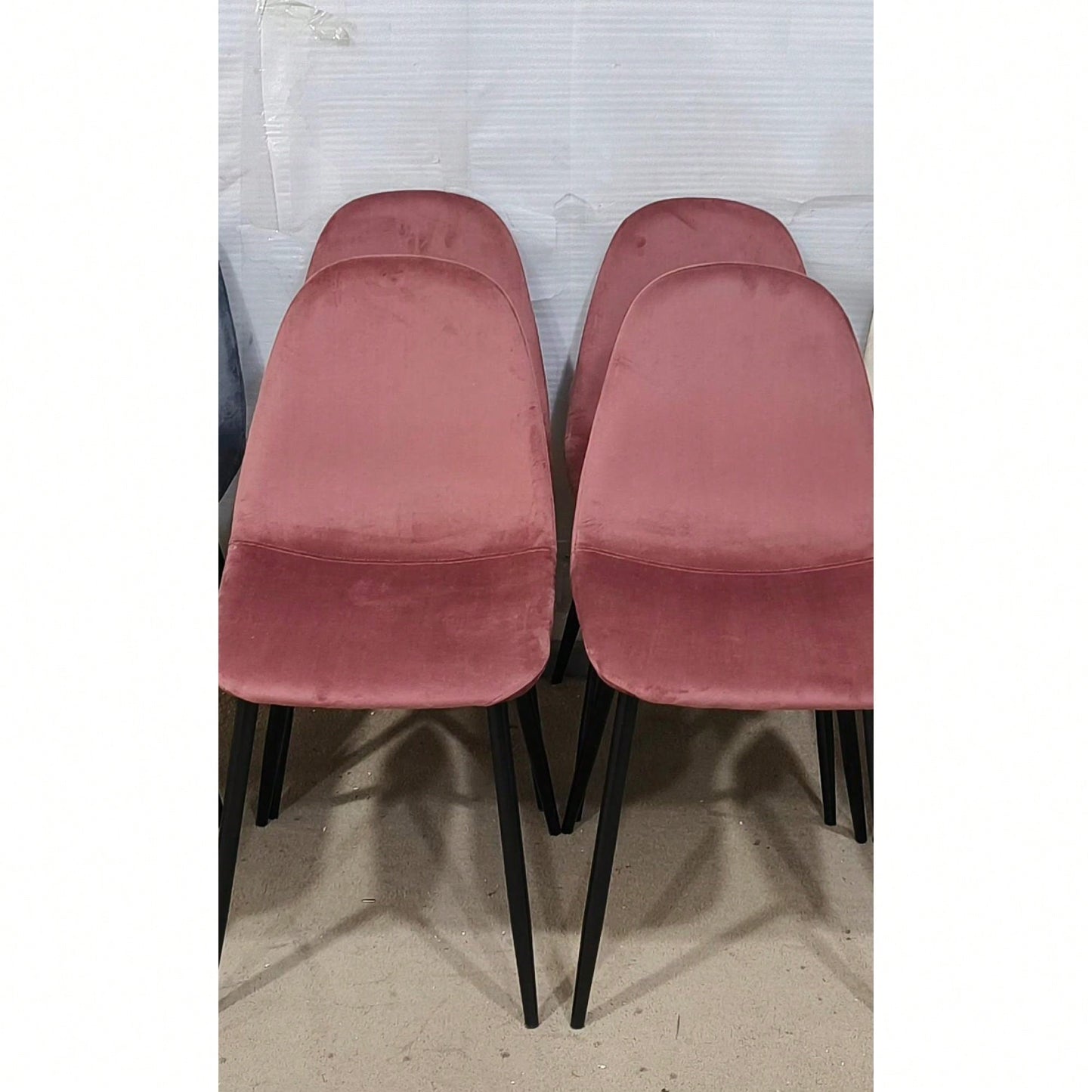 Set Of 4 Modern Velvet Upholstered Dining Chairs With Spoon Shape Design And Black Metal Legs For Kitchen And Dining Room - Pink