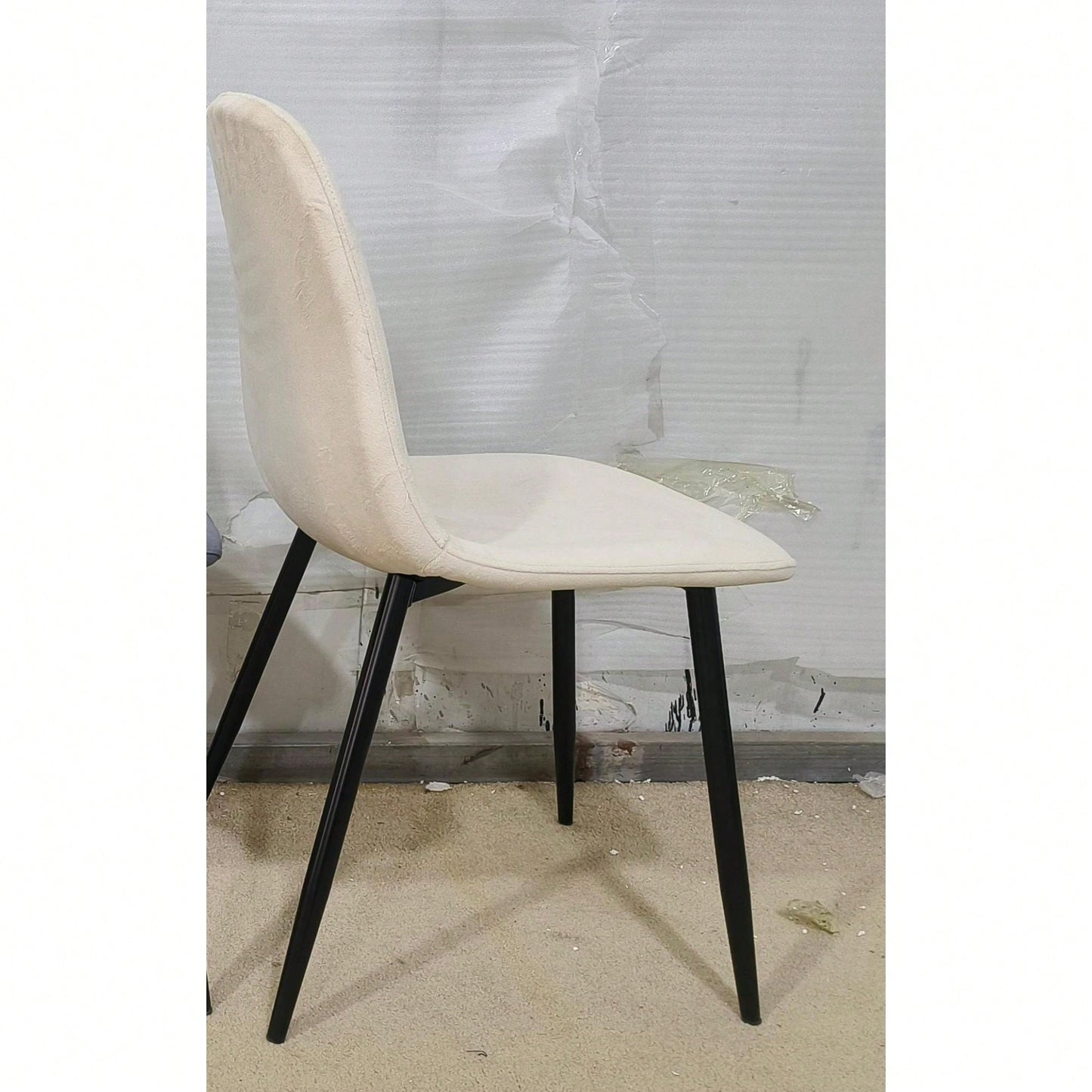 Set Of 4 Modern Velvet Upholstered Dining Chairs With Spoon Shape Design And Black Metal Legs For Kitchen And Dining Room - Pink