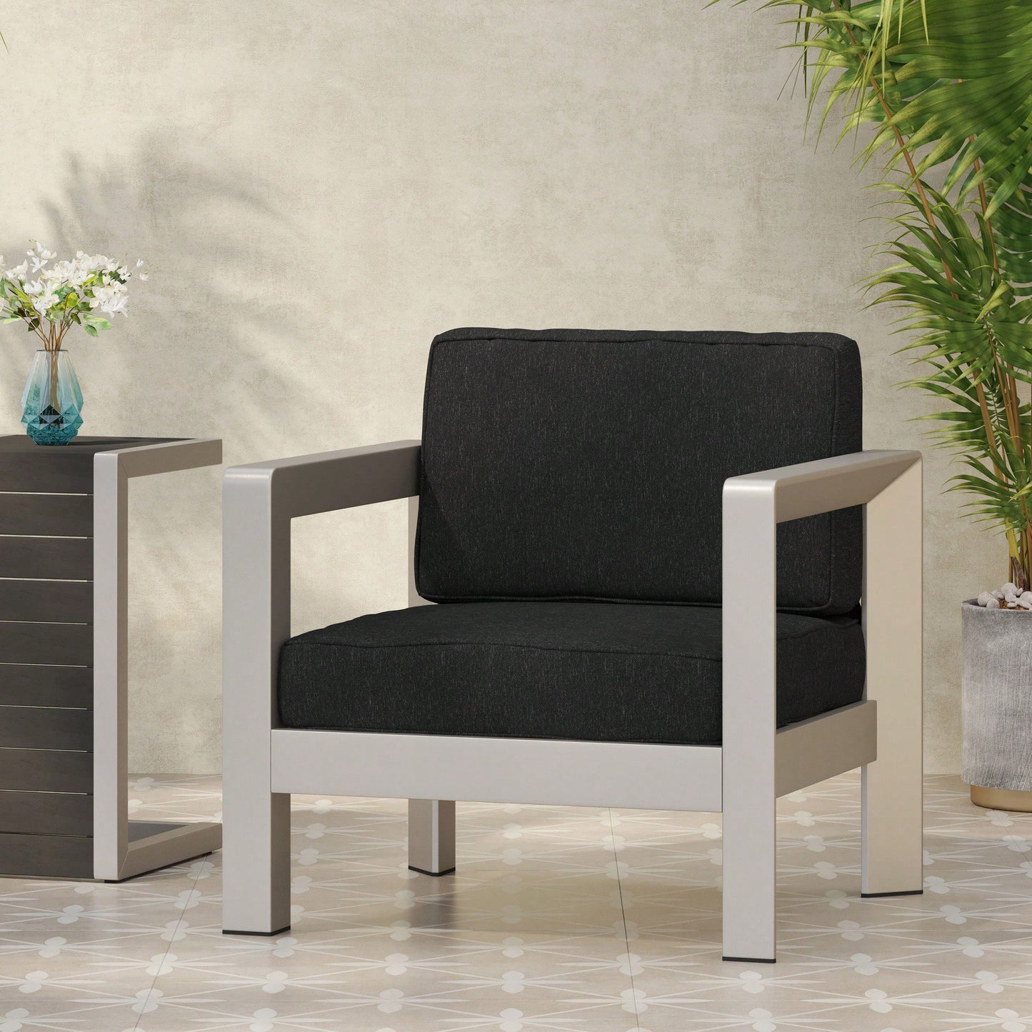 Elegant Modern Club Chair For Stylish Living Spaces