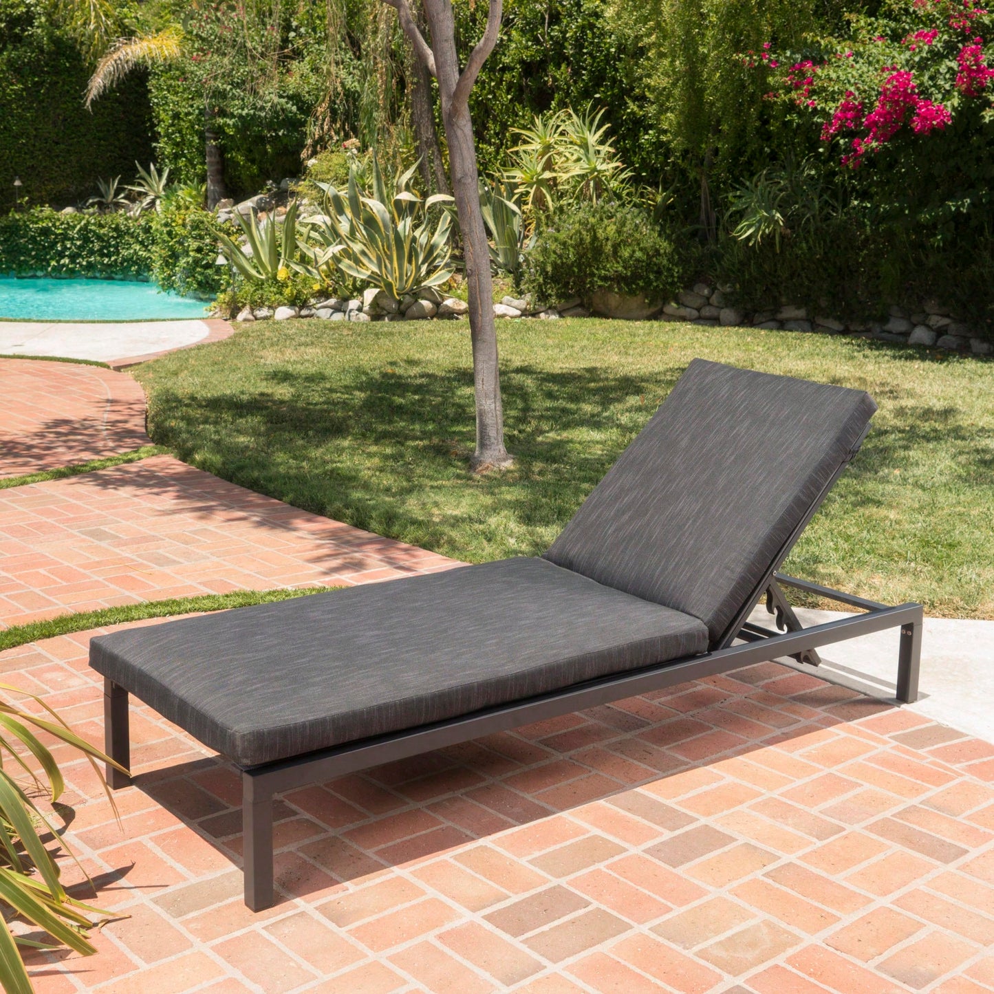 Chaise Lounge For Modern Living Spaces Dark Grey