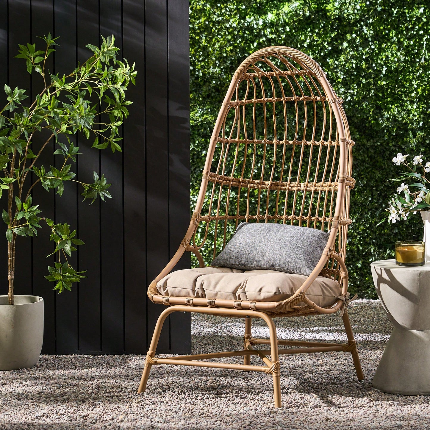 Cozy Hanging Lounge Chair For Indoor And Outdoor Relaxation