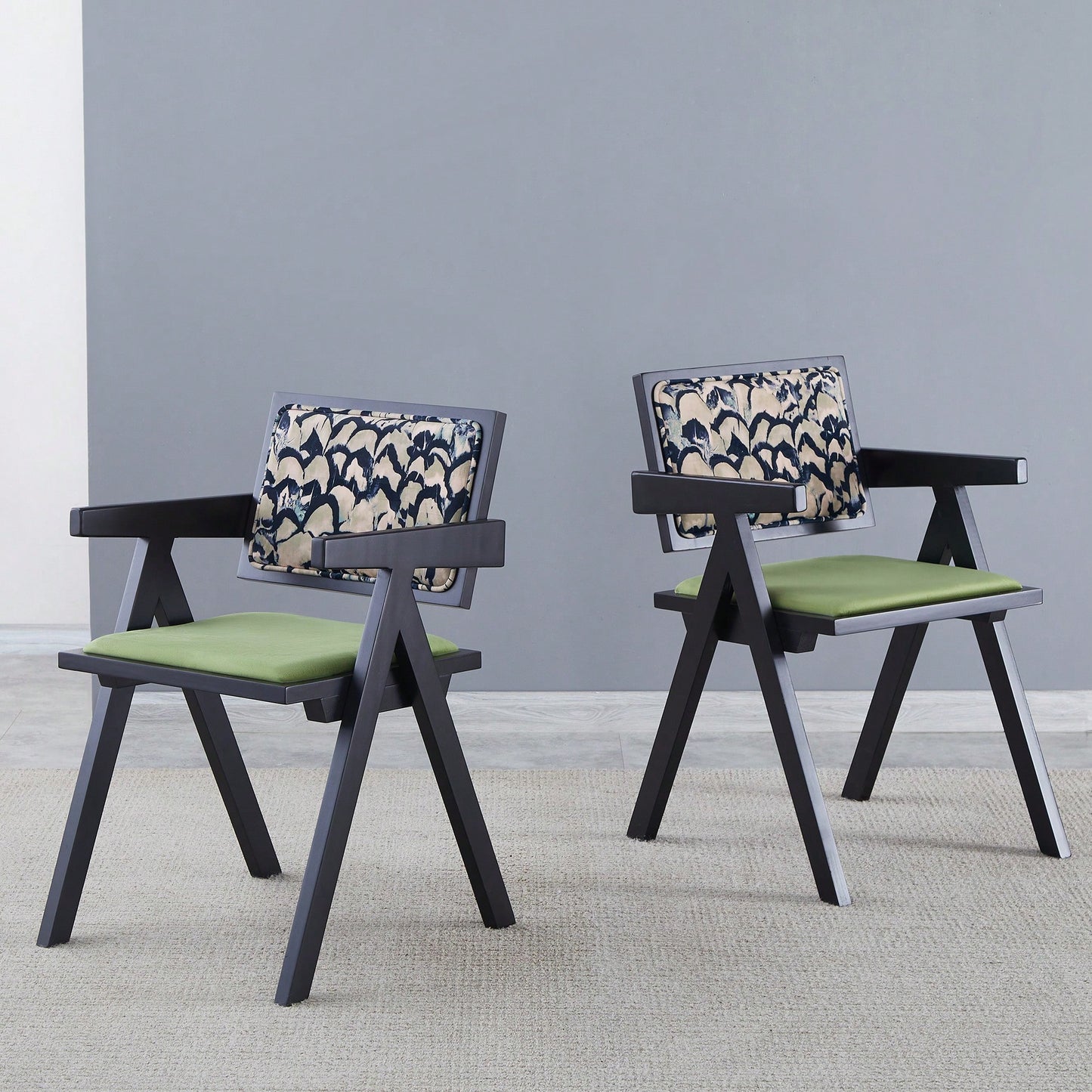 Set Of 2 Medieval Style Black Rubber Wood Dining Chairs With Armrests - Simple Natural Living Room Seating