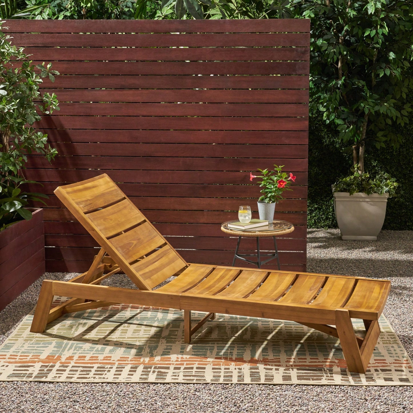 Luxurious Modern Chaise Lounge For Stylish Home Decor And Relaxation