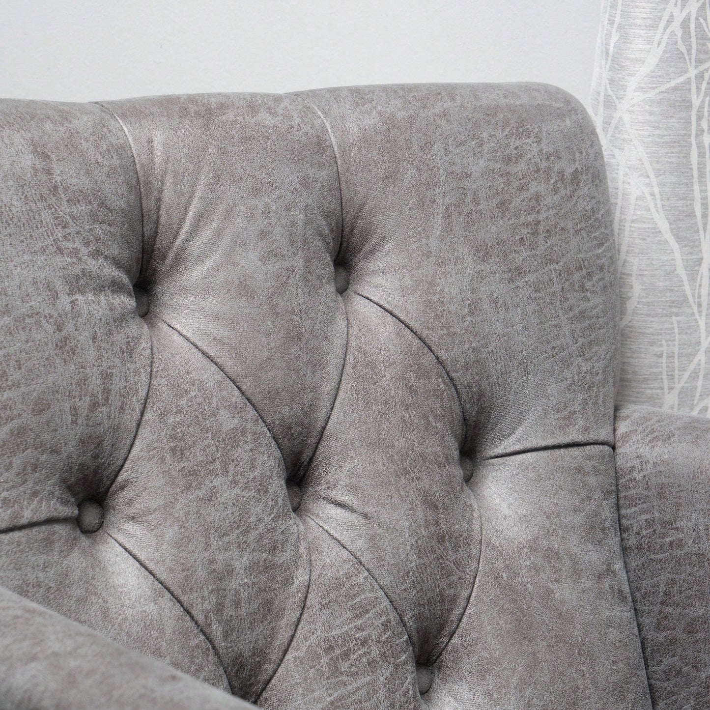 Elegant Tufted Club Chair For Living Room And Office Seating