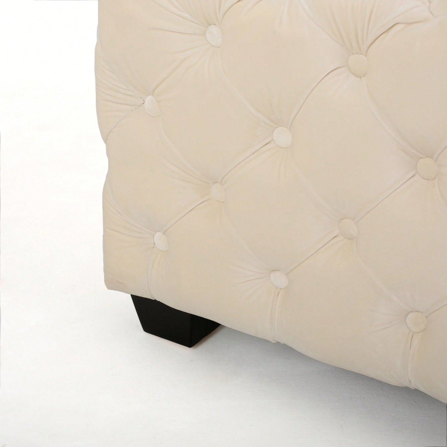 Elegant Ottoman For Living Room Or Bedroom With Plush Upholstery And Sturdy Design