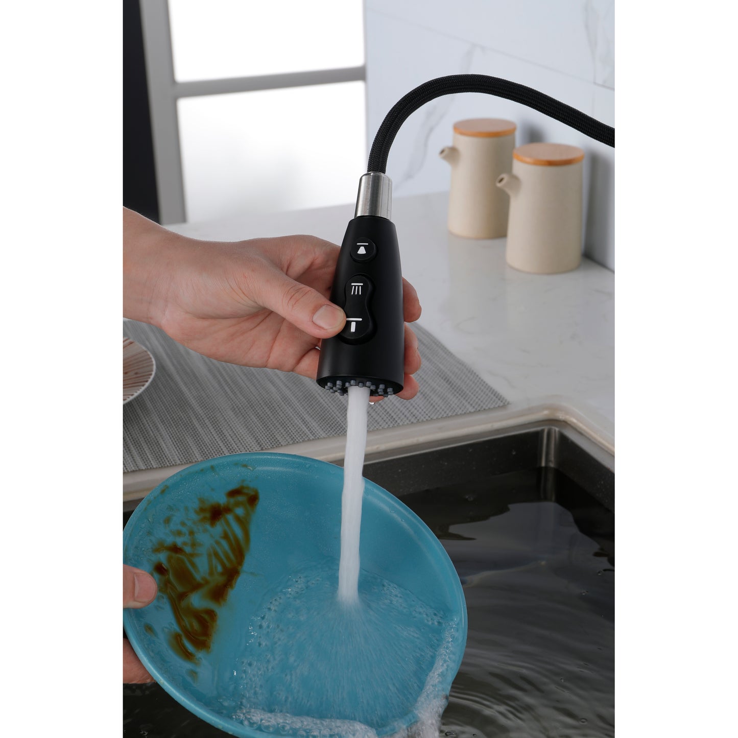 Black Kitchen Faucet with Pull Down Sprayer - Matte Finish, Single Handle, Fingerprint Resistant, Deck Mount Sink Faucet