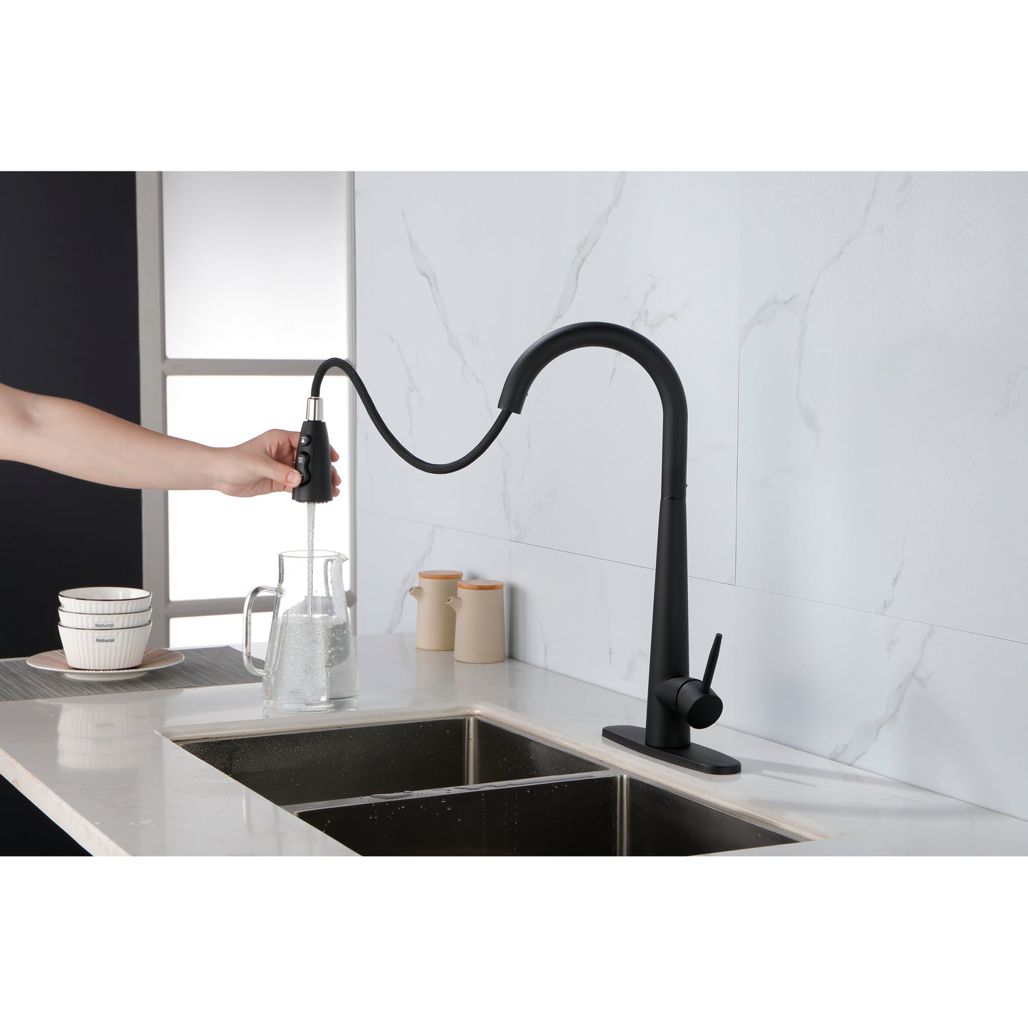 Black Kitchen Faucet with Pull Down Sprayer - Matte Finish, Single Handle, Fingerprint Resistant, Deck Mount Sink Faucet