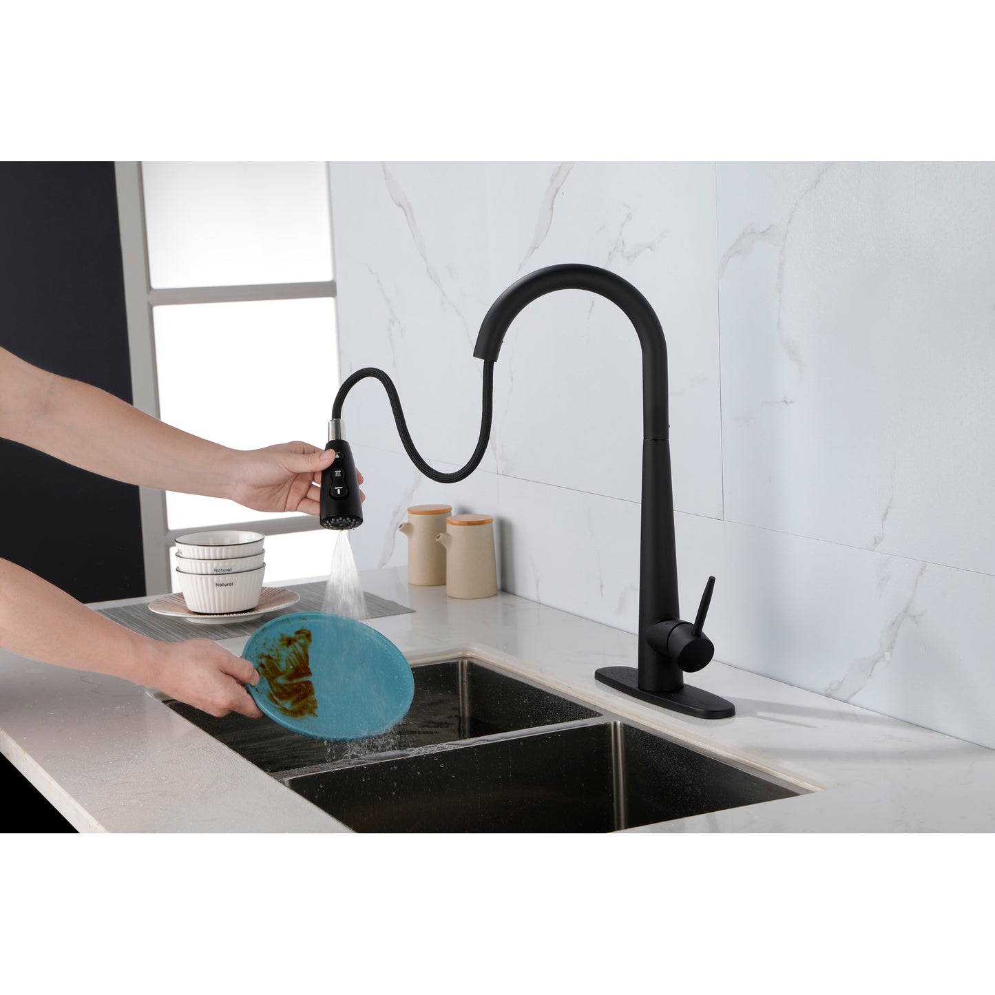 Black Kitchen Faucet with Pull Down Sprayer - Matte Finish, Single Handle, Fingerprint Resistant, Deck Mount Sink Faucet