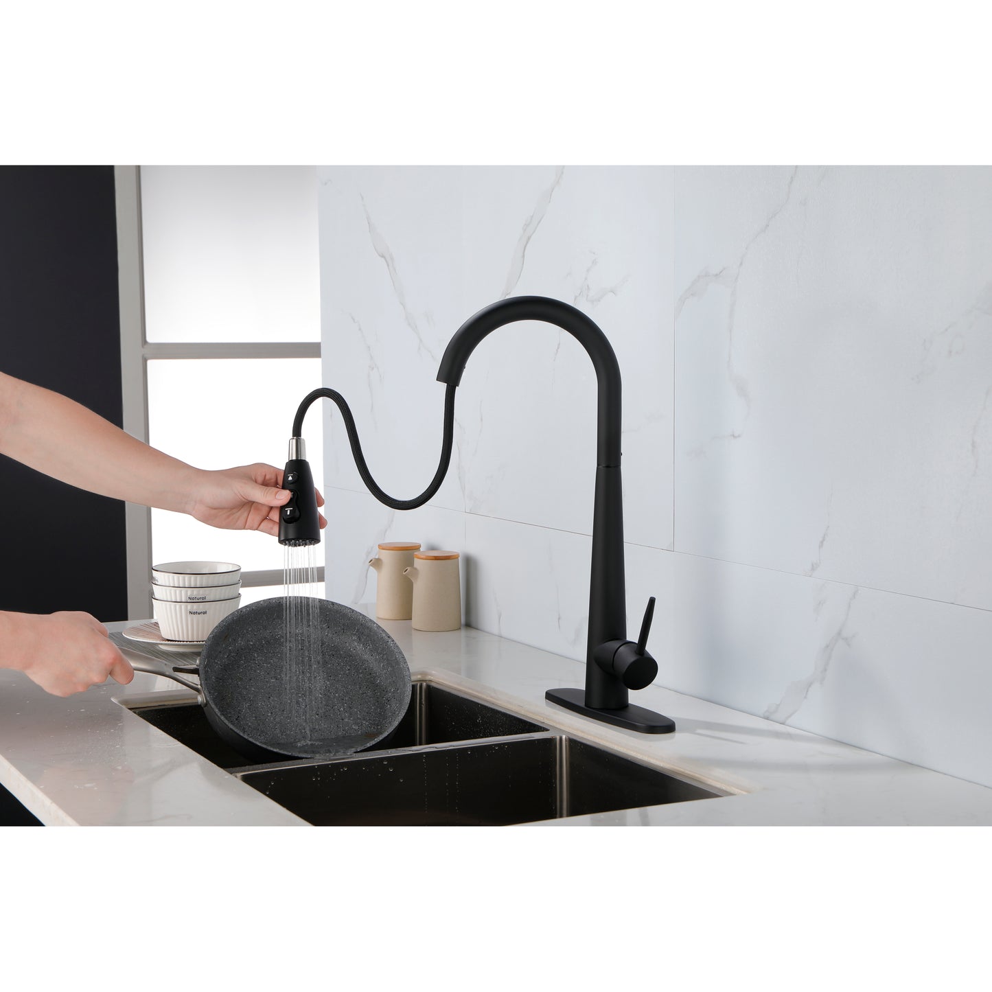 Black Kitchen Faucet with Pull Down Sprayer - Matte Finish, Single Handle, Fingerprint Resistant, Deck Mount Sink Faucet