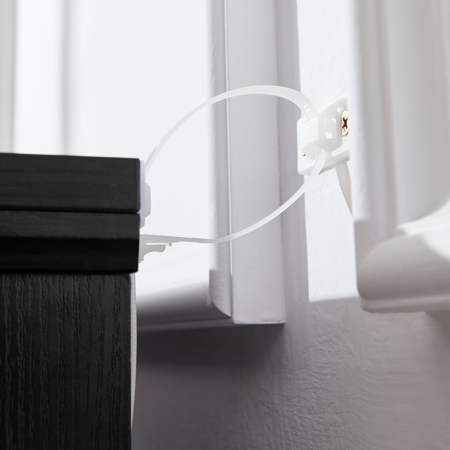 Modern 5 Tier Chest of Drawers with Metal Pulls for Bedroom Living Room Organizer Black 25.2L x 15.8W x 43.5H