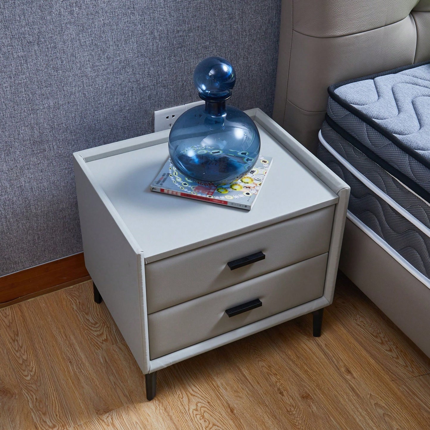 Modern Nightstand With 2 Drawers, Night Stand With PU Leather And Hardware Legs, End Table, Bedside Cabinet For Living Room/Bedroom