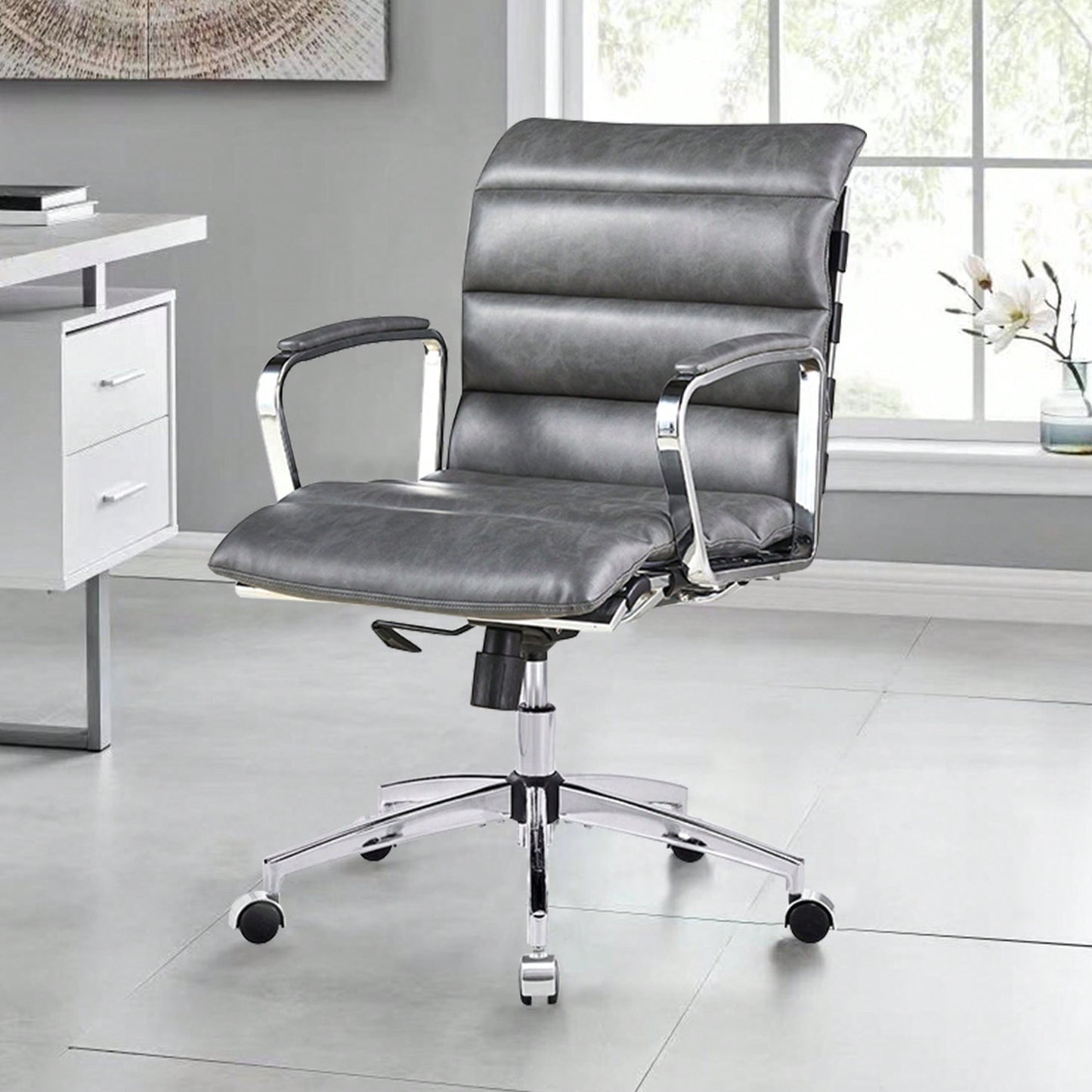 Modern Swivel Office Desk Chair Luxury Executive Boss Ergonomic Computer Chair Armrest Brown Color Metal Frame Office Chair