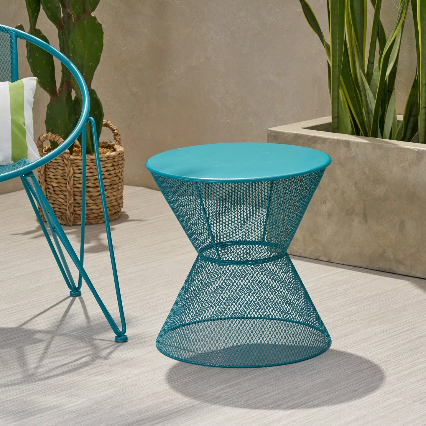 Modern Outdoor Hourglass Mesh Side Table with Iron Frame for Patio Garden Poolside Drinks and Snacks