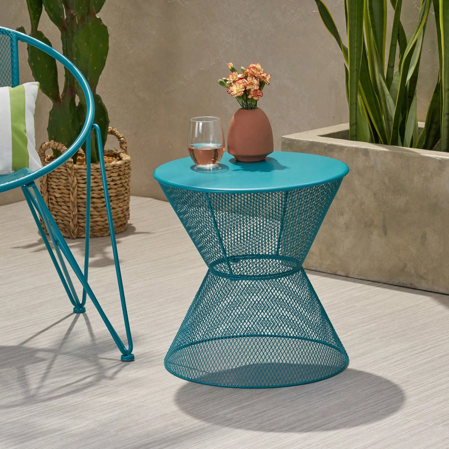 Modern Outdoor Hourglass Mesh Side Table with Iron Frame for Patio Garden Poolside Drinks and Snacks