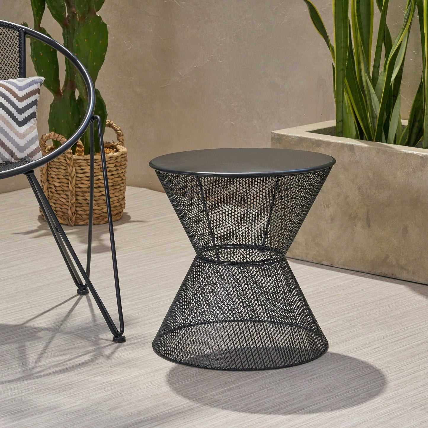 Modern Outdoor Hourglass Mesh Side Table with Iron Frame for Patio Garden Poolside Drinks and Snacks