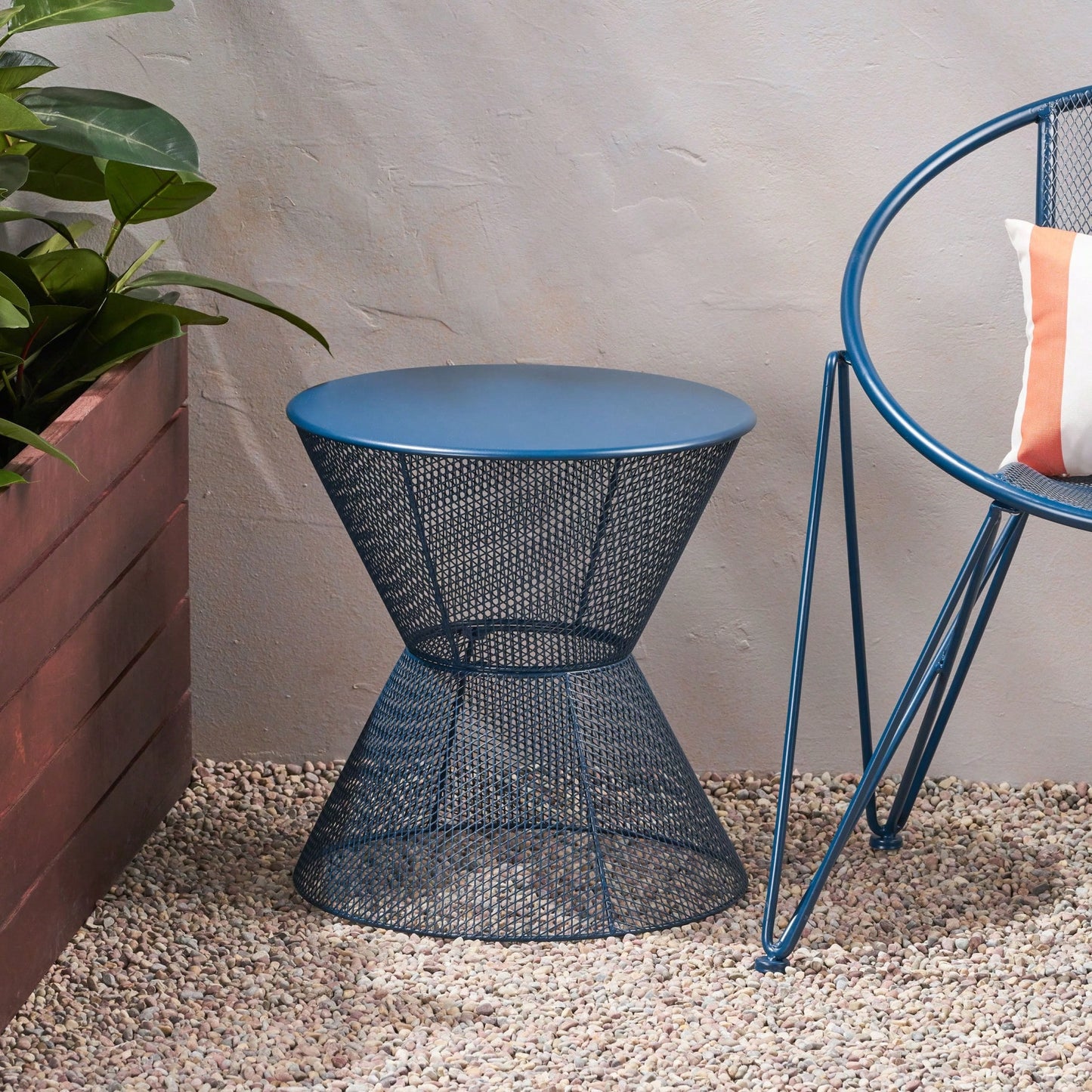 Modern Outdoor Hourglass Mesh Side Table with Iron Frame for Patio Garden Poolside Drinks and Snacks