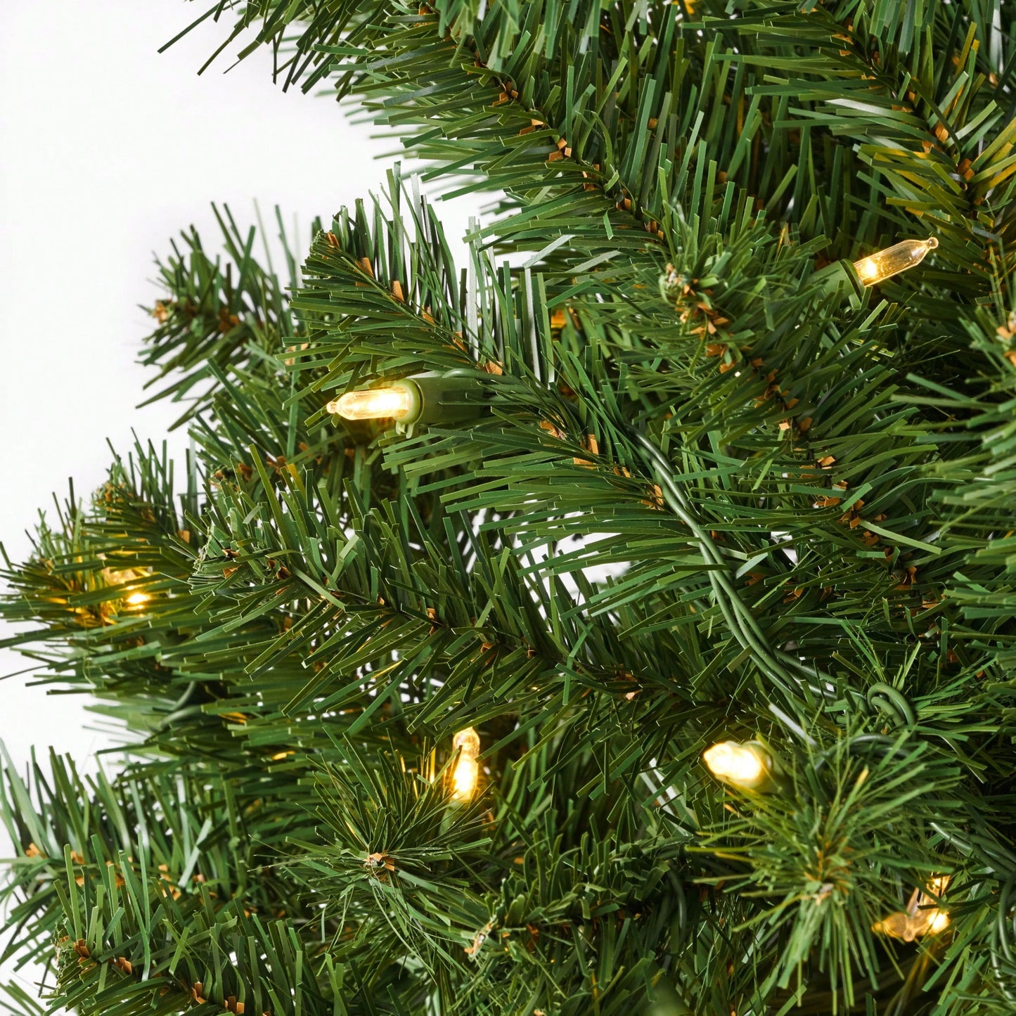 4.5-Foot Hinged Artificial Christmas Tree With 200 Clear UL-Certified Lights - 32-Inch Diameter