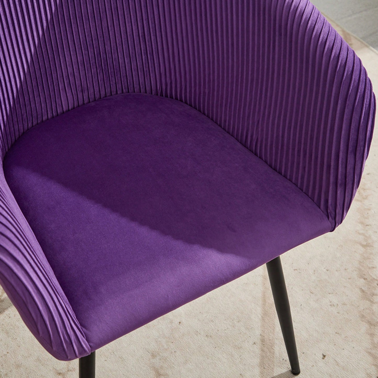 Elegant Purple Velvet Dining Chair With Armrests - Modern Cushioned Bucket Style, Ideal For Kitchen Or Dressing Table, Wheel-Less Design