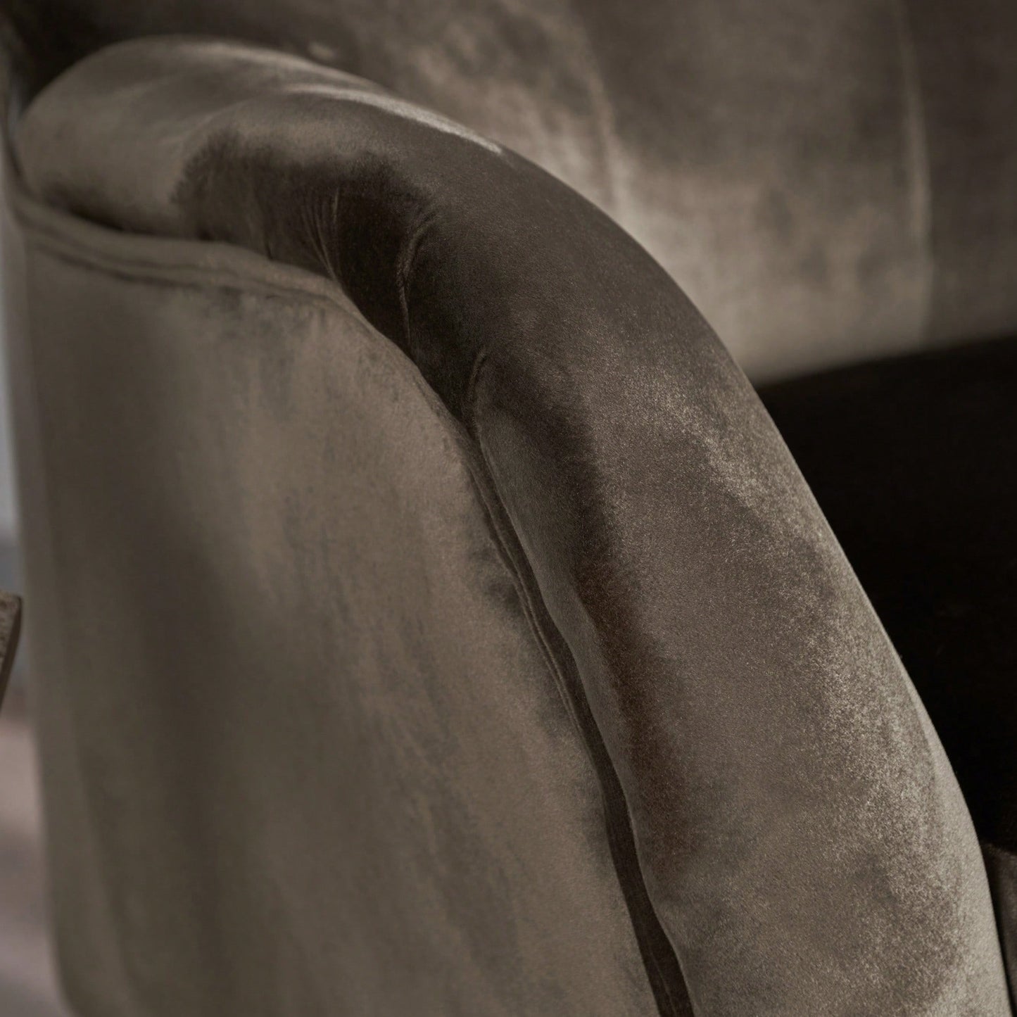 Stylish Ergonomic Armchair For Ultimate Comfort And Support In Any Living Space