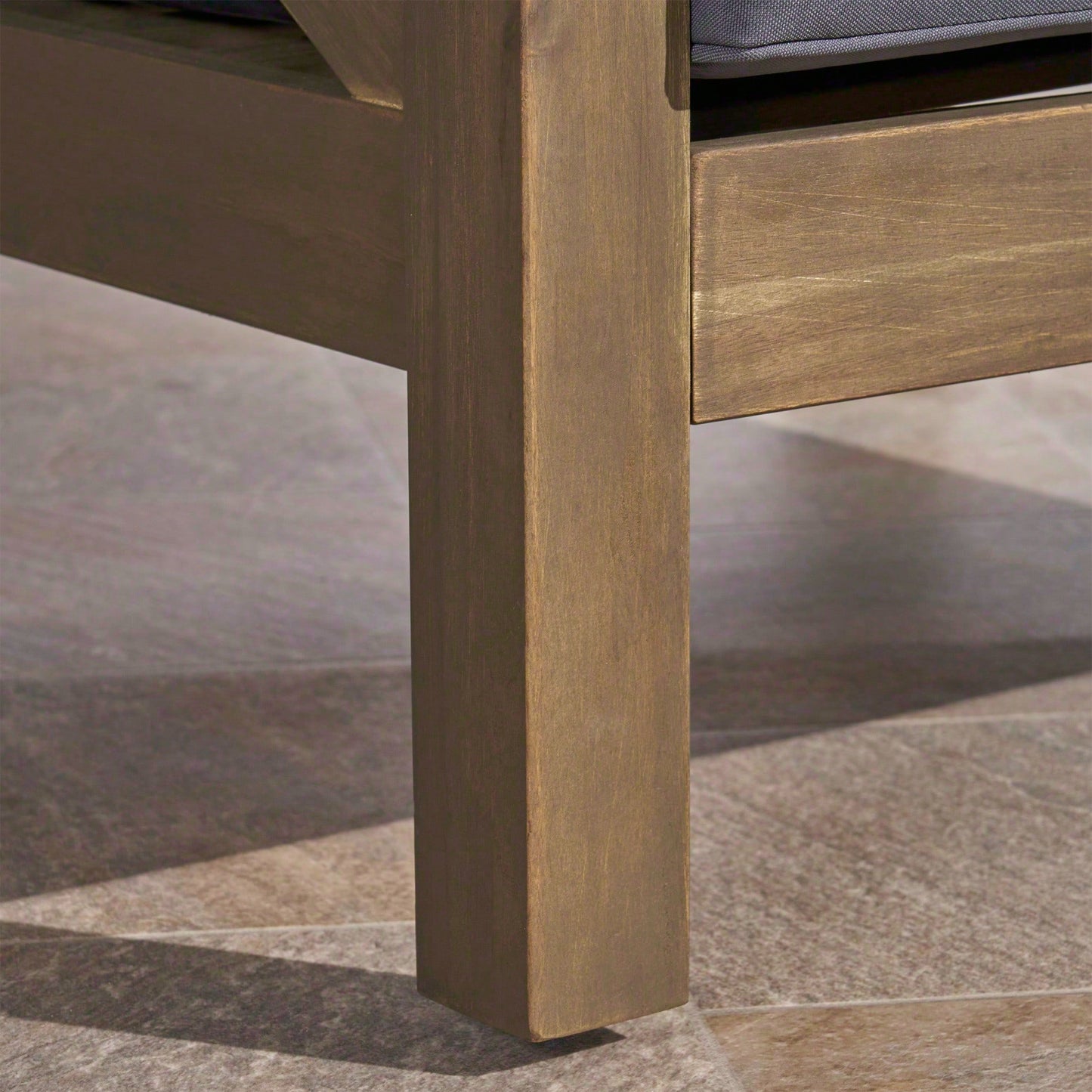 Elegant Modern Club Chair For Stylish Living Spaces - Comfortable Seating Solution