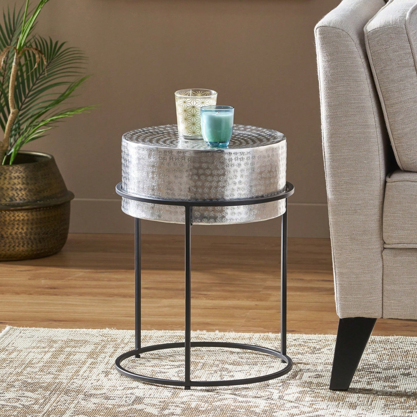 Elegant Round End Table With Modern Design For Living Room Or Bedroom