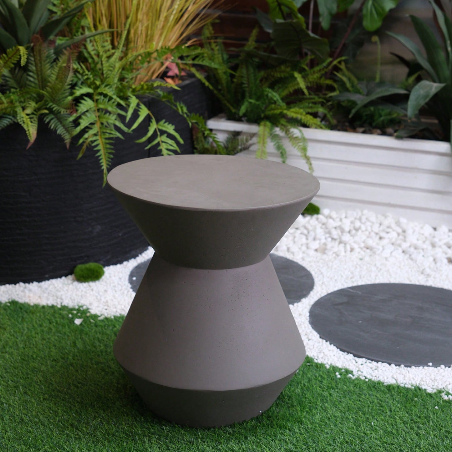 Modern Heavy Duty Faux Terrazzo Accent Table 18.1" H Decorative Garden Corner Side Table For Indoor Outdoor Use