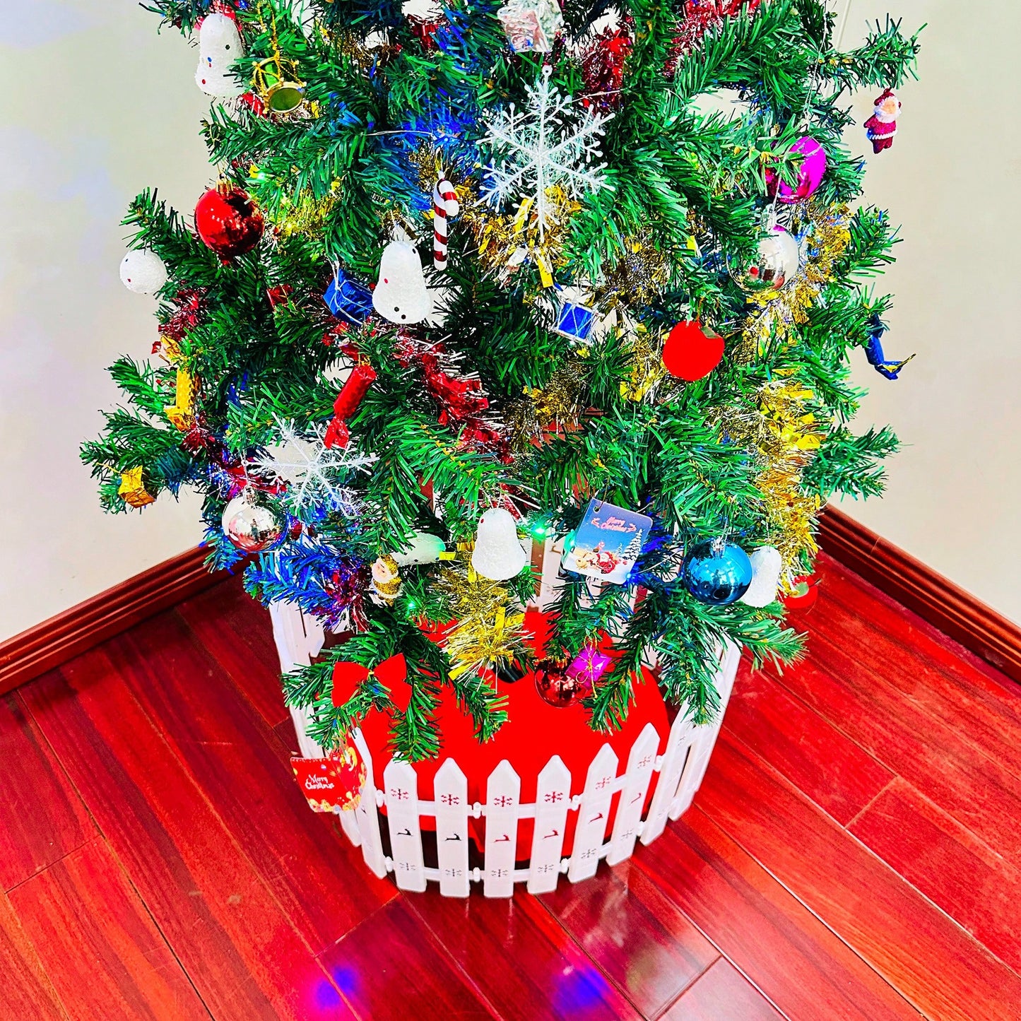 5ft Artificial Christmas Tree With Energy-Saving LED Lights And 109 Pendant Tree Skirts And Guardrails