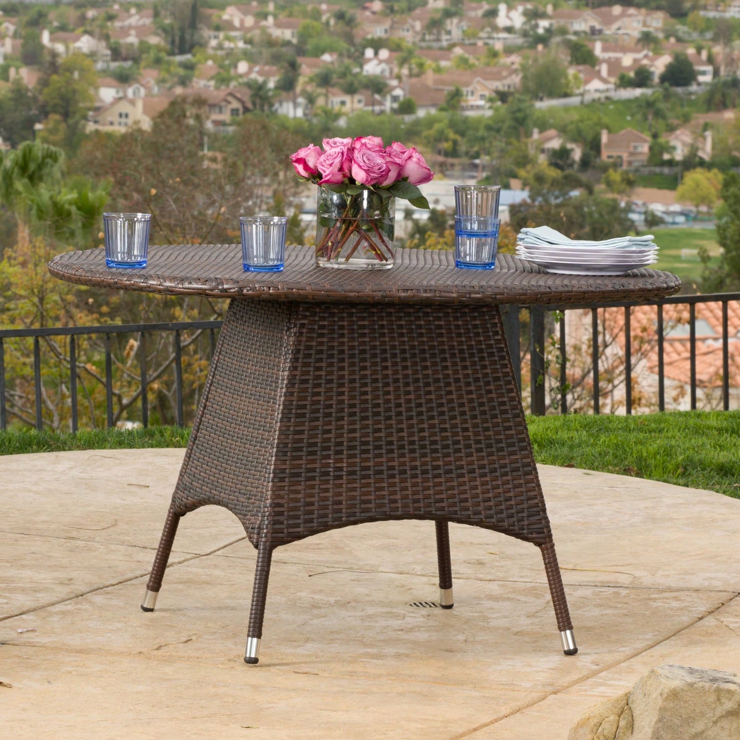 Elegant Round Dining Table For Modern Home Decor