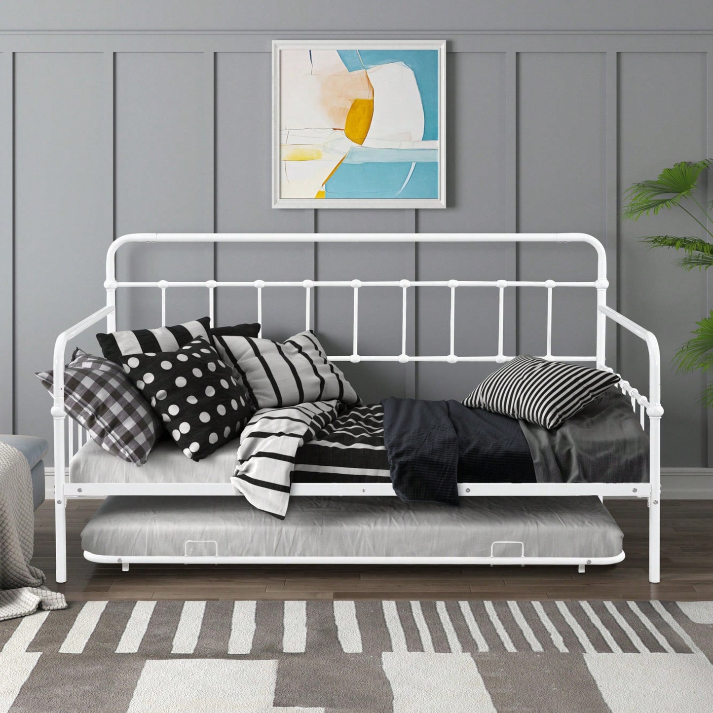 Metal Frame Daybed With Trundle For Space-Saving Guest Accommodation