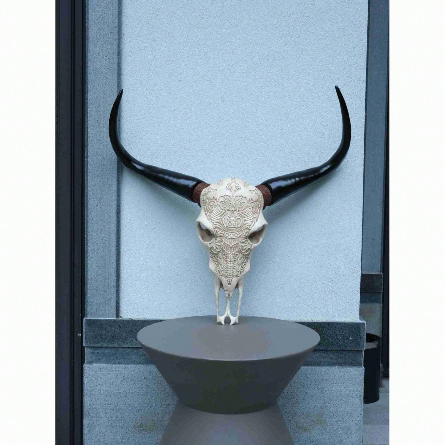 Lifelike Bone-Inspired Bull Head Wall Decor Resin Craft North American Style Home Accent
