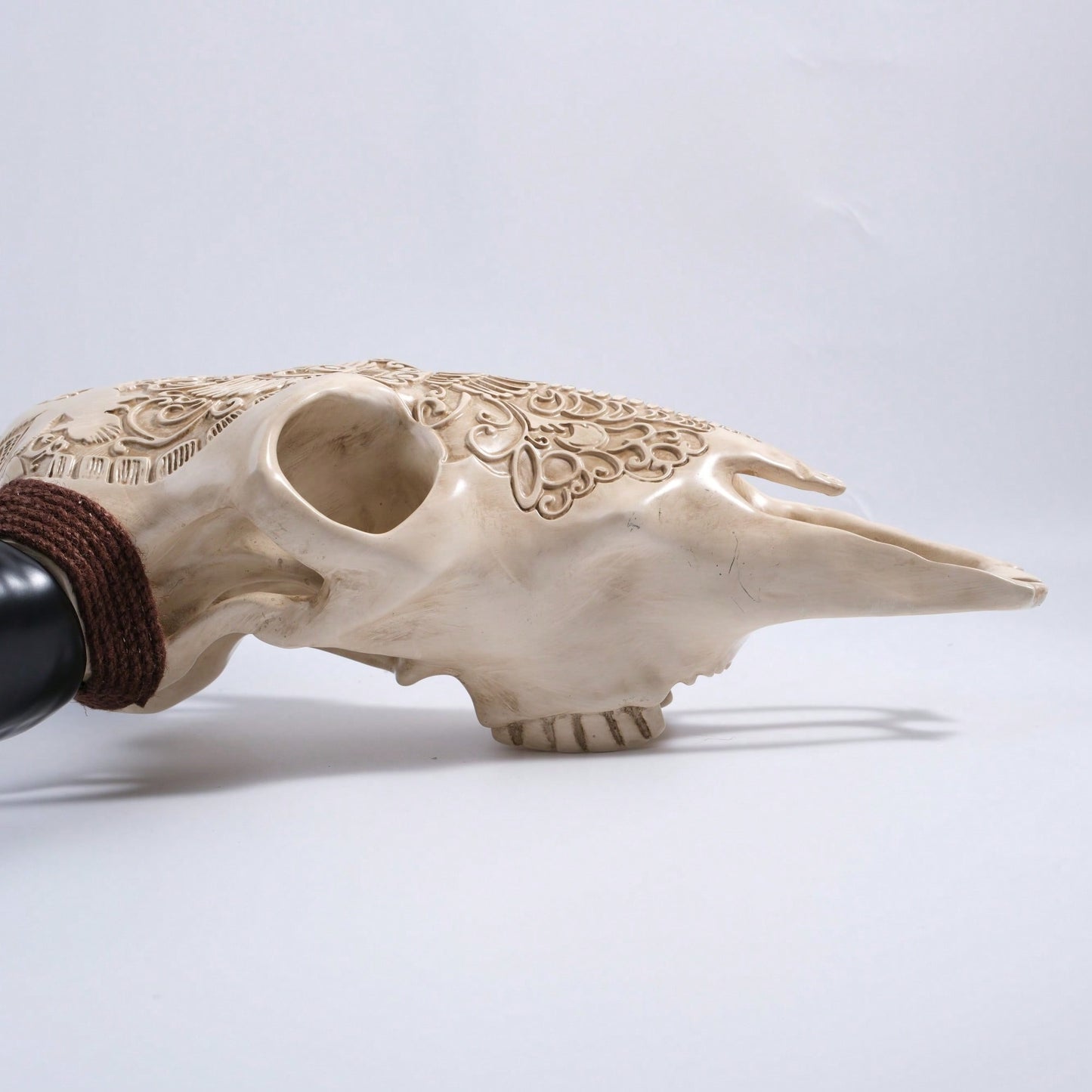 Lifelike Bone-Inspired Bull Head Wall Decor Resin Craft North American Style Home Accent