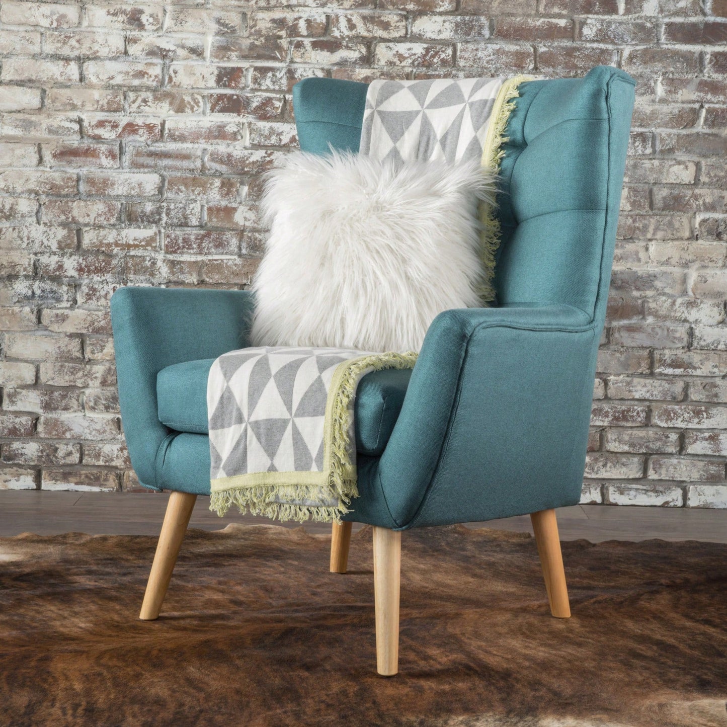 Elegant Modern Club Chair For Stylish Living Room Seating