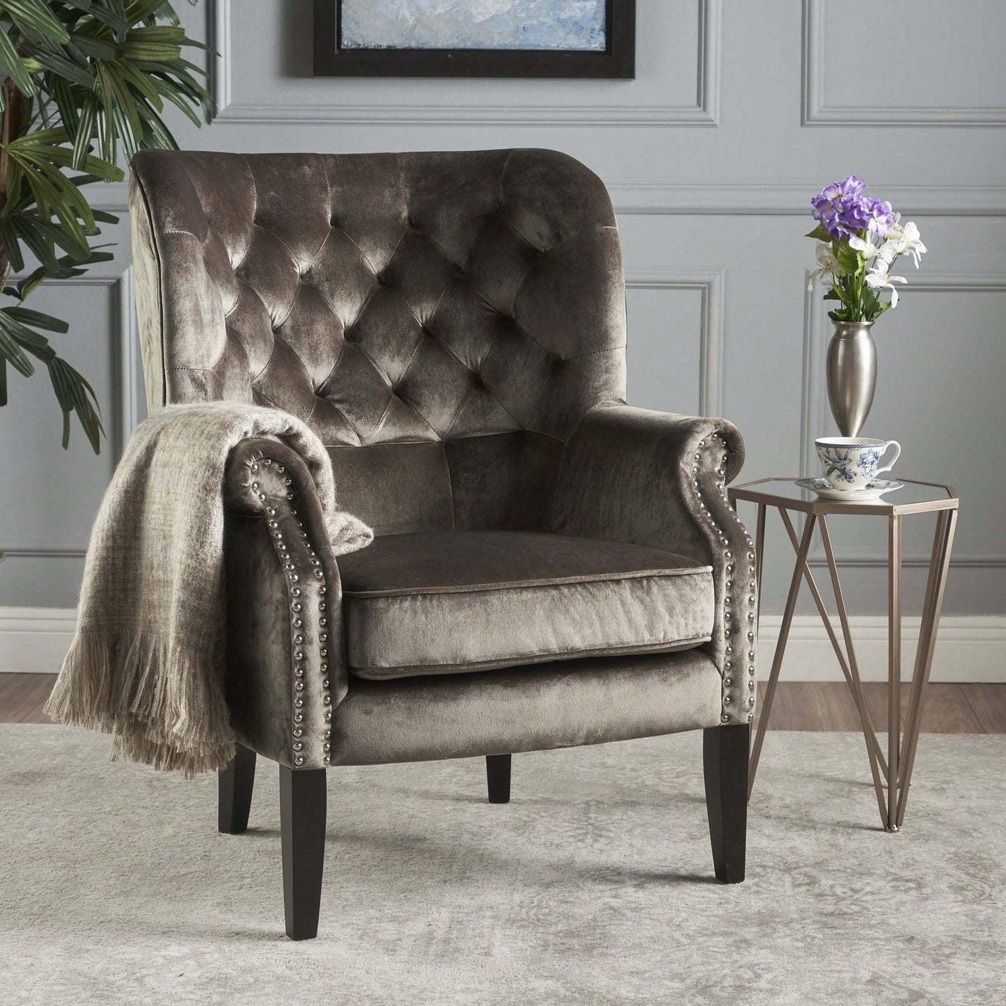 Elegant Modern Club Chair For Stylish Living Room Seating