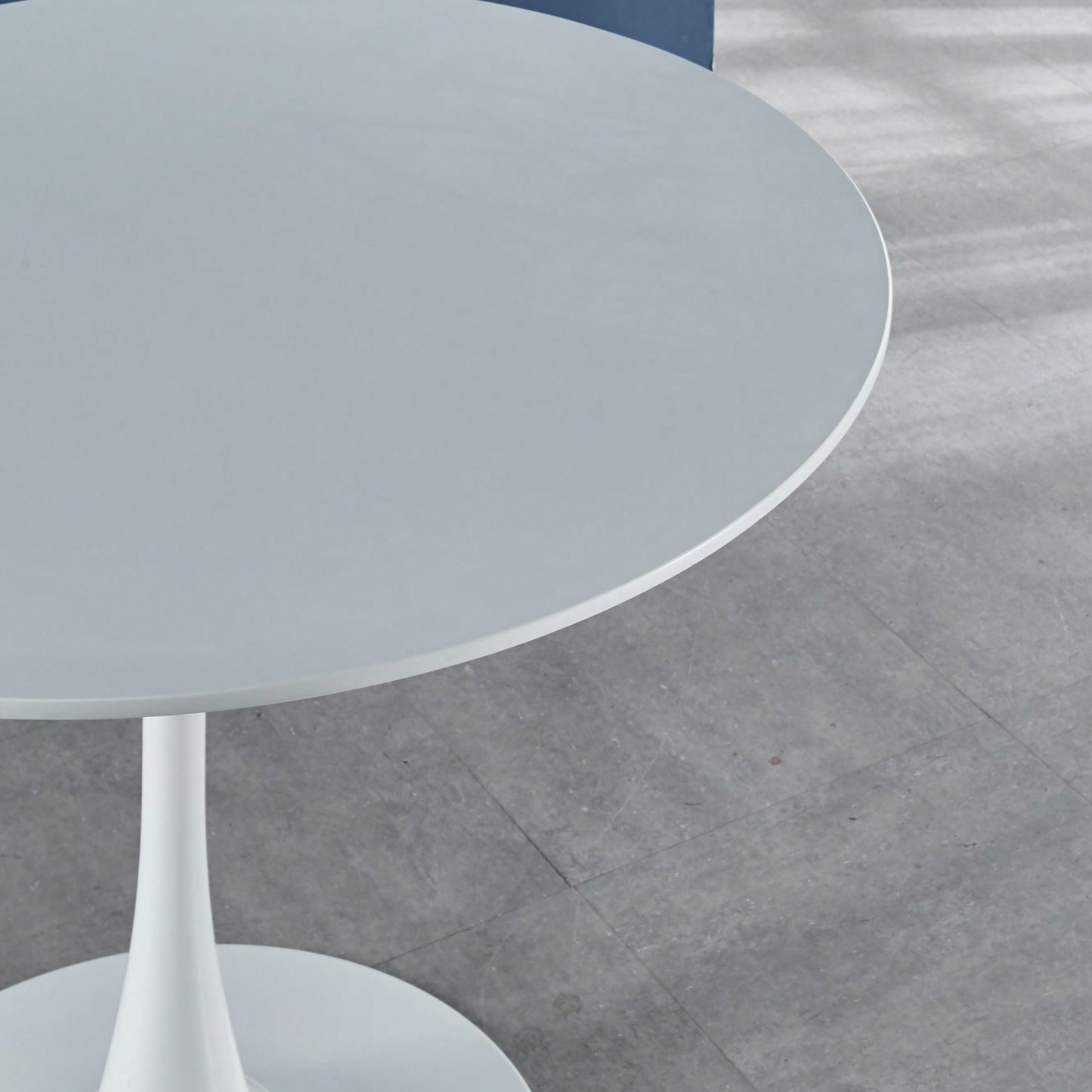 Mid-Century Modern Round Dining Table For 4-6 People With MDF Top And Elegant Pedestal Base